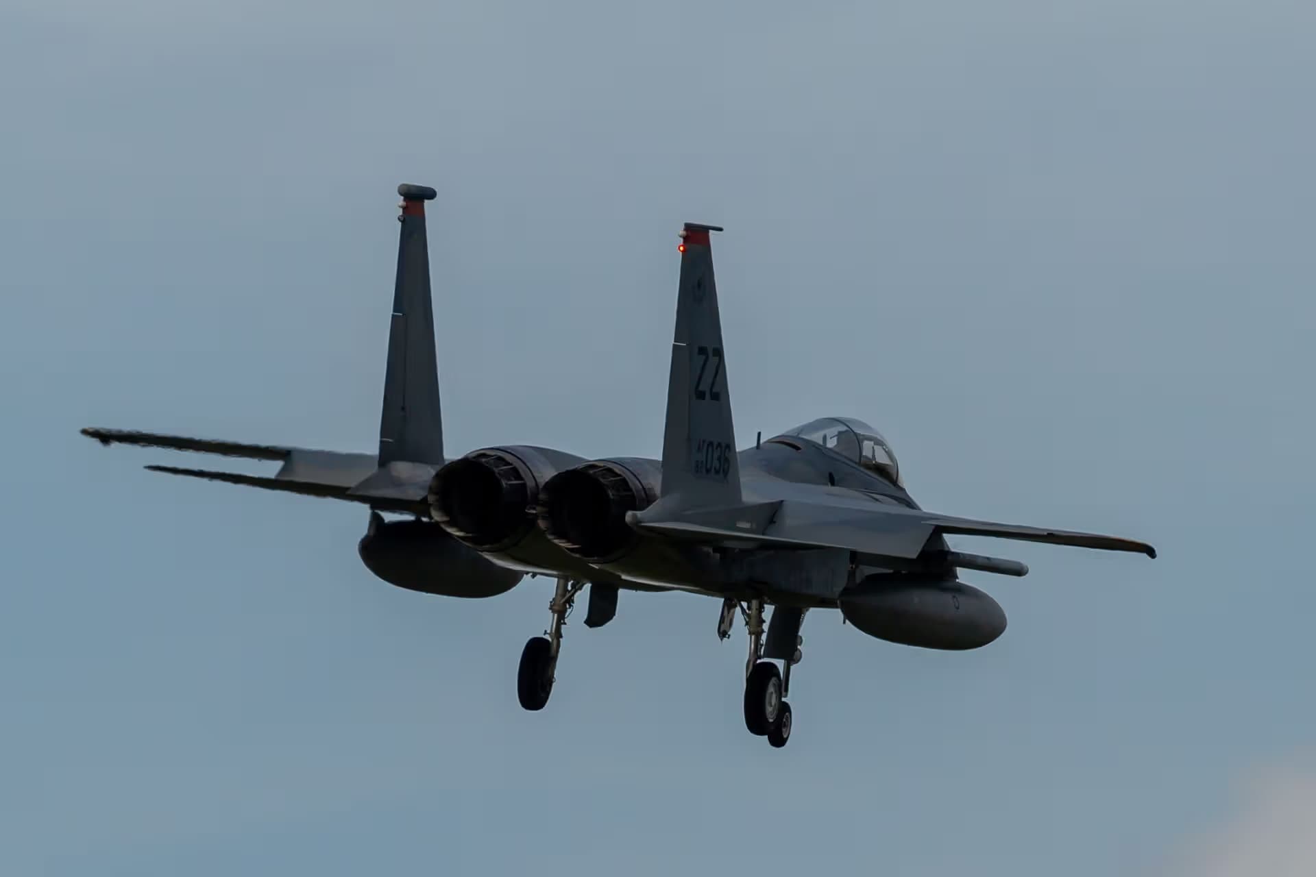 Unidentified — Twin-engine aircraft