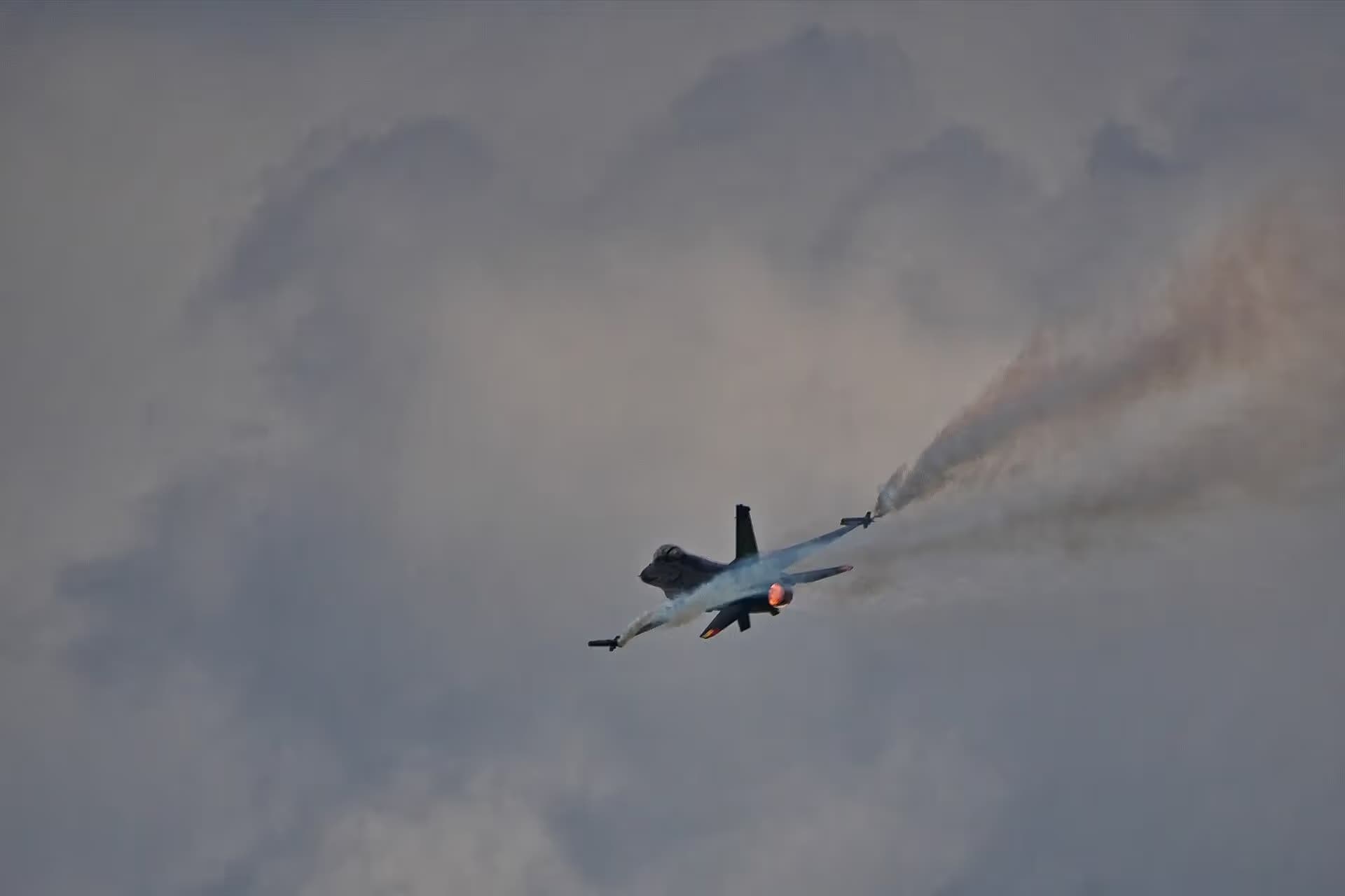 Unidentified — Single-engine aircraft