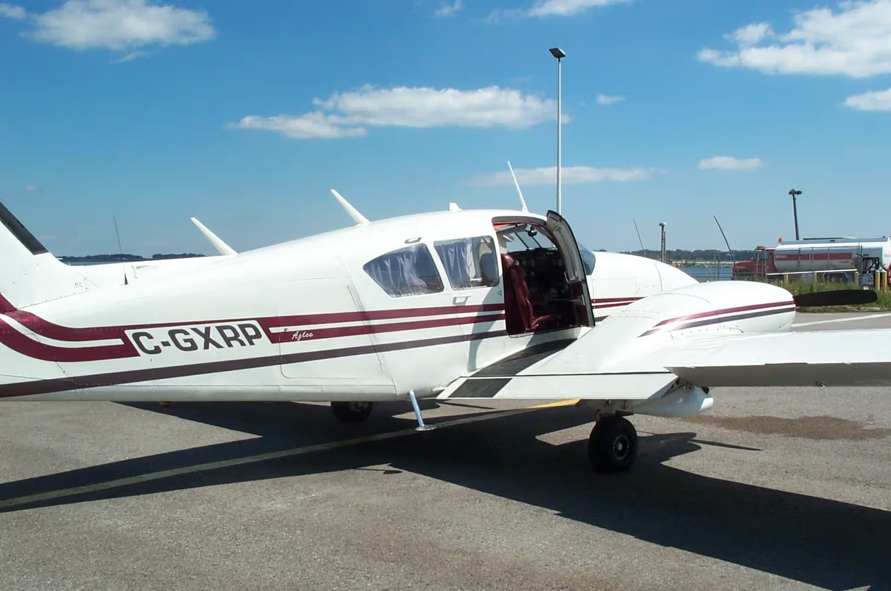C-GXRP — Twin-engine aircraft
