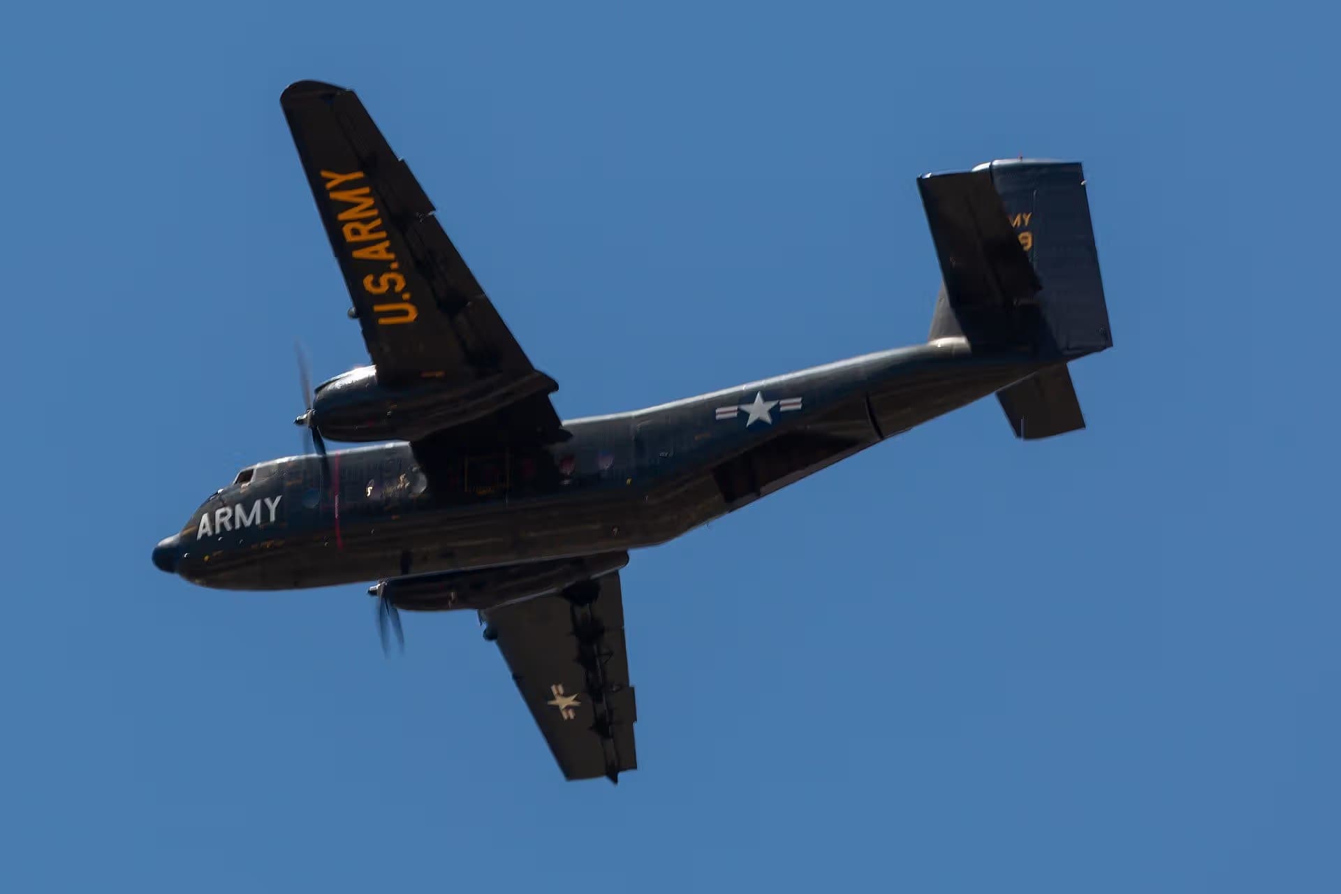 Unidentified — Twin-engine aircraft