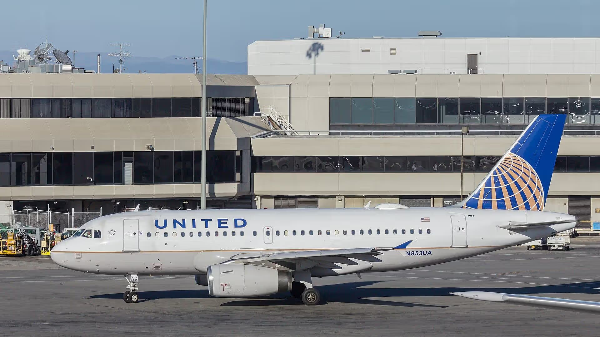N853UA — Airbus at San Francisco International Airport