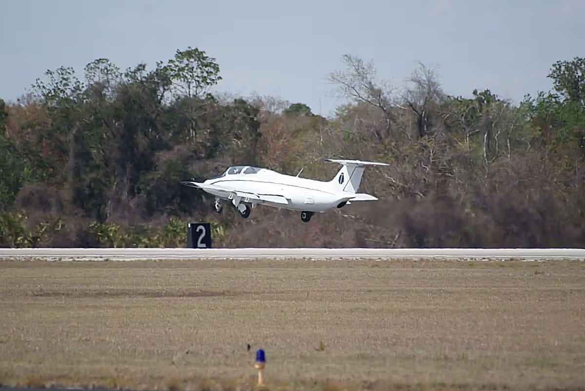 Unidentified — Business jet