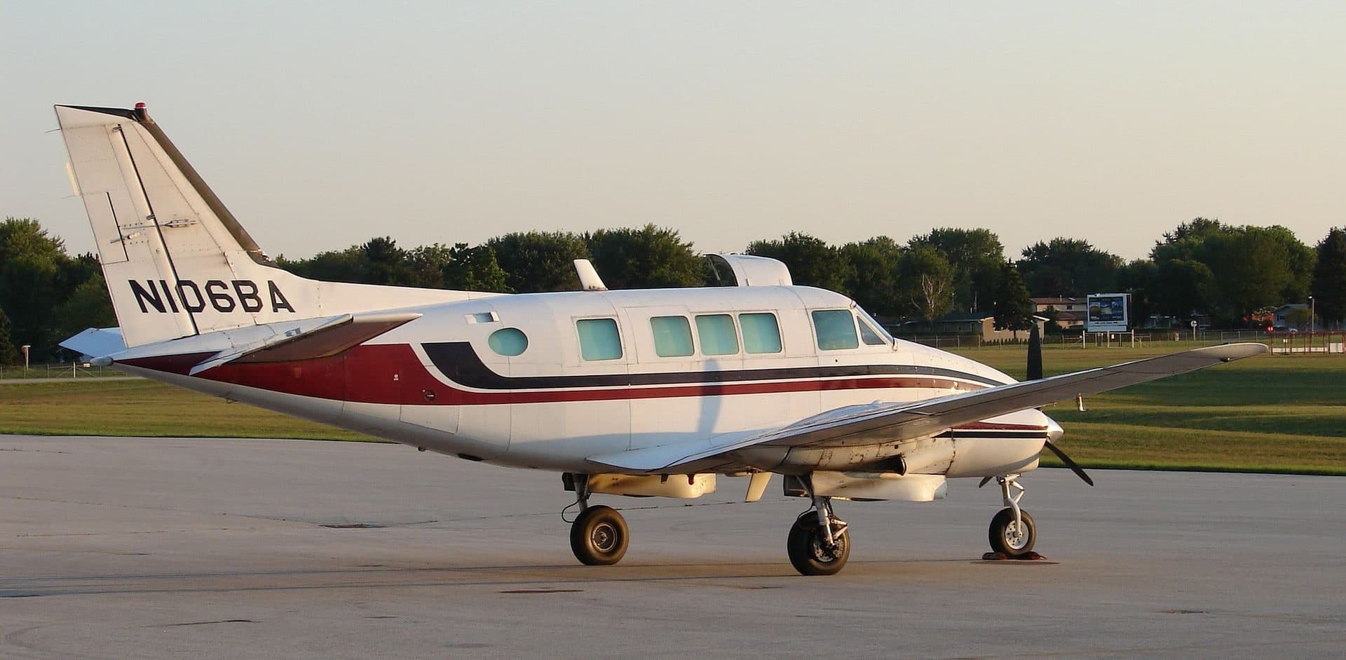 N106BA — Twin-engine aircraft
