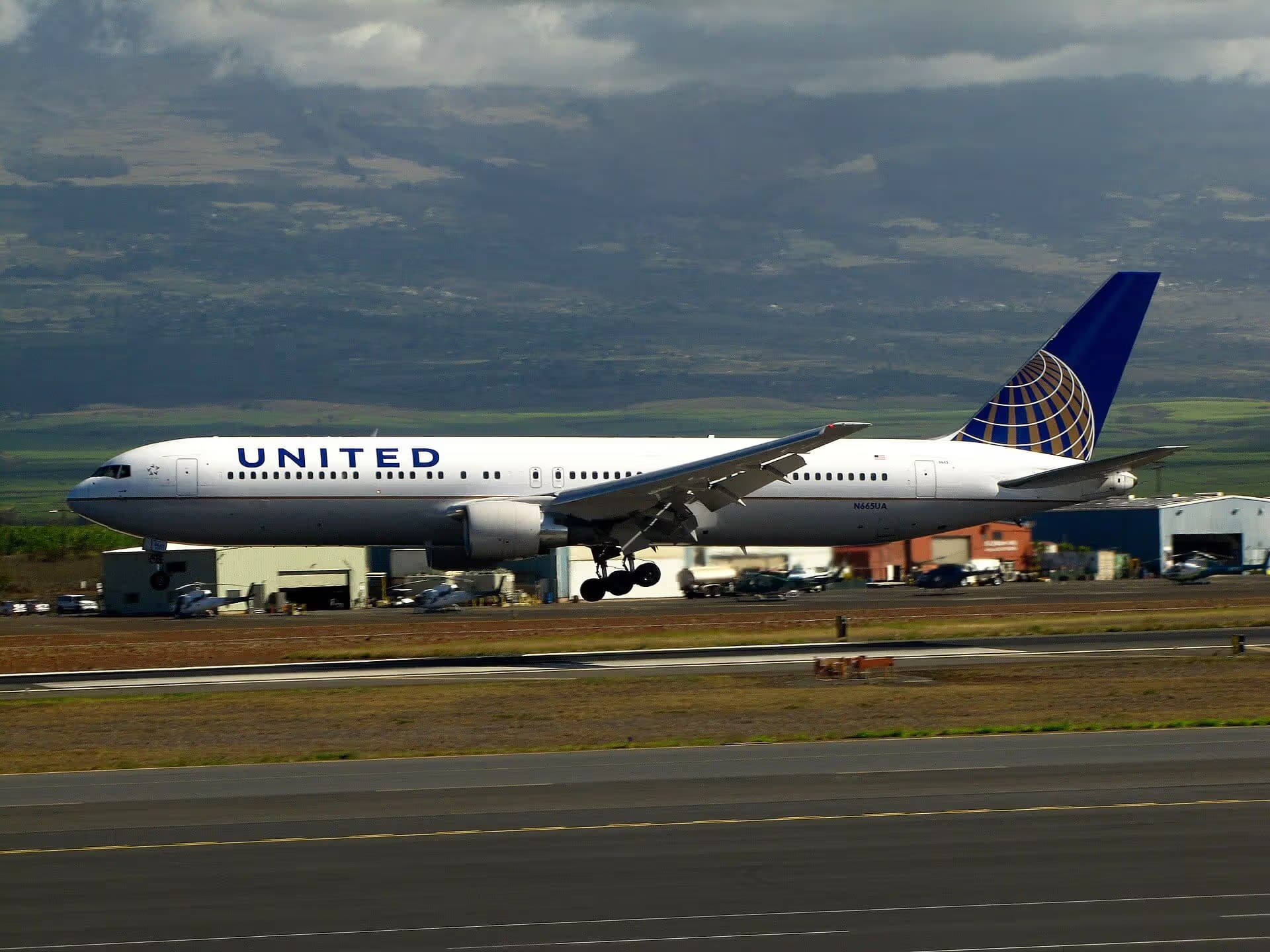 N665UA — Boeing