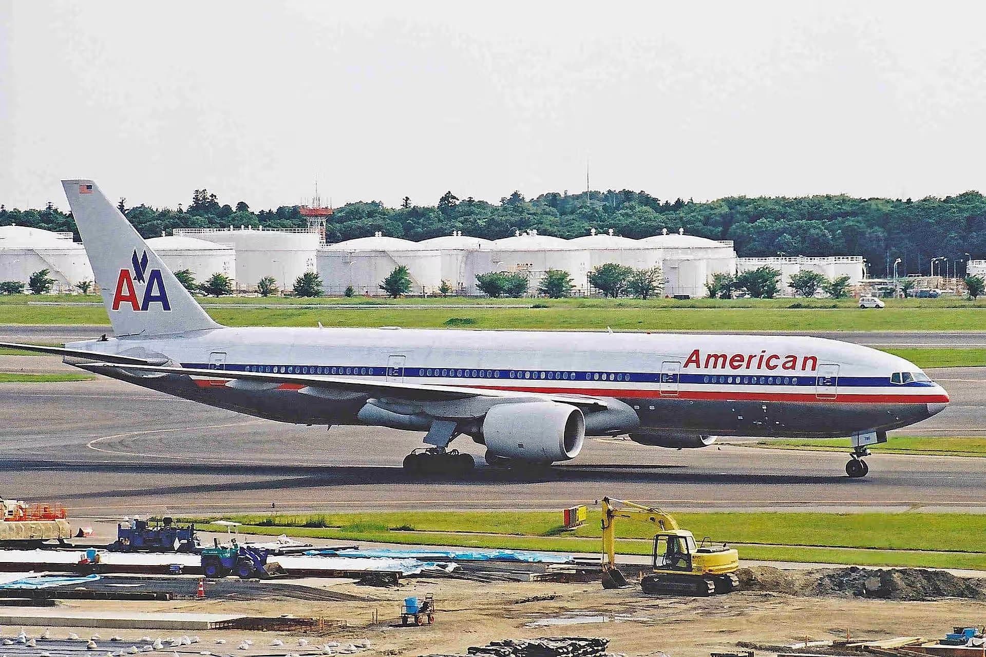 N772AN — Twin-engine aircraft