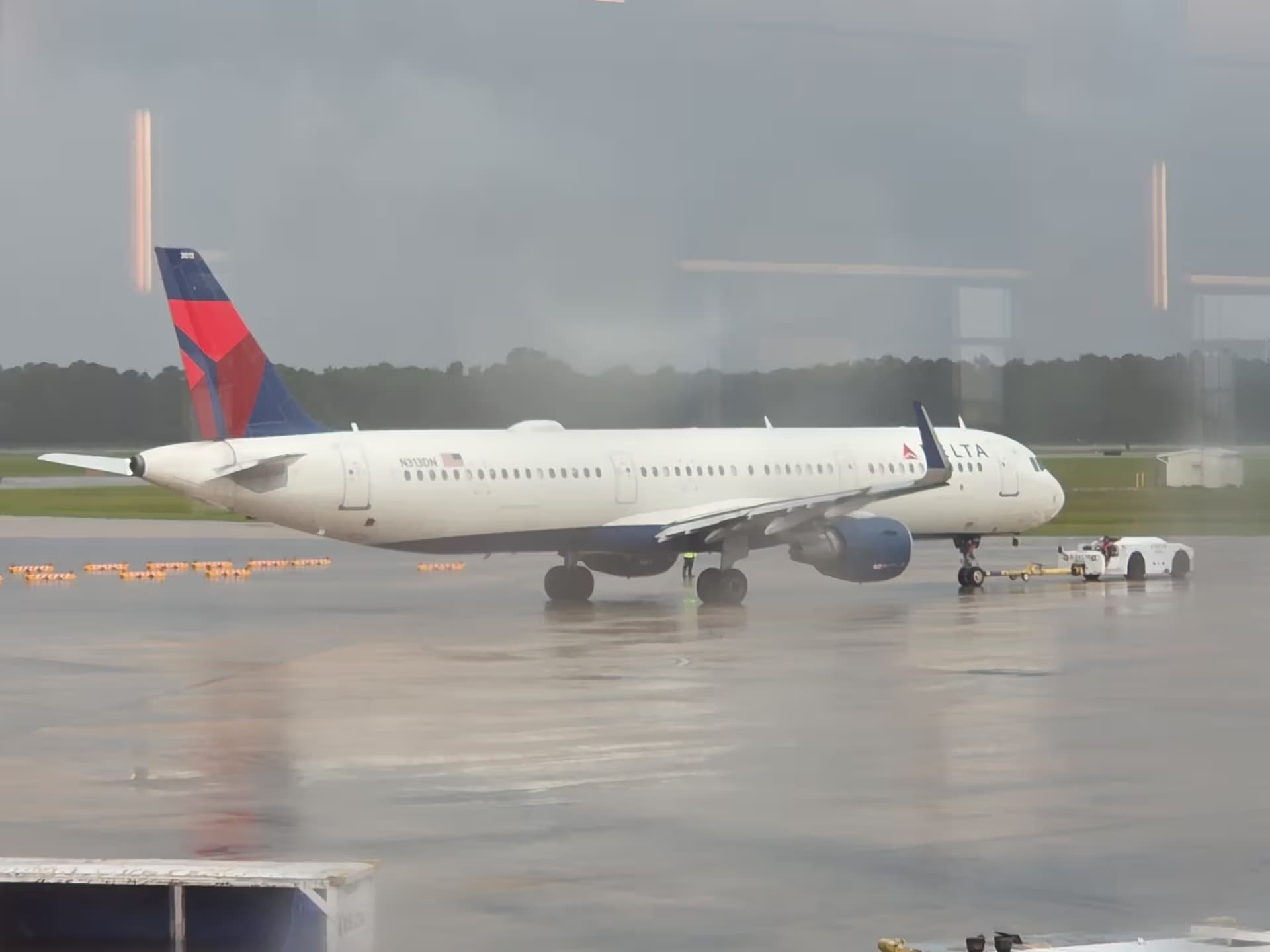 N313DN — Airbus A321-213 at Jacksonville International Airport