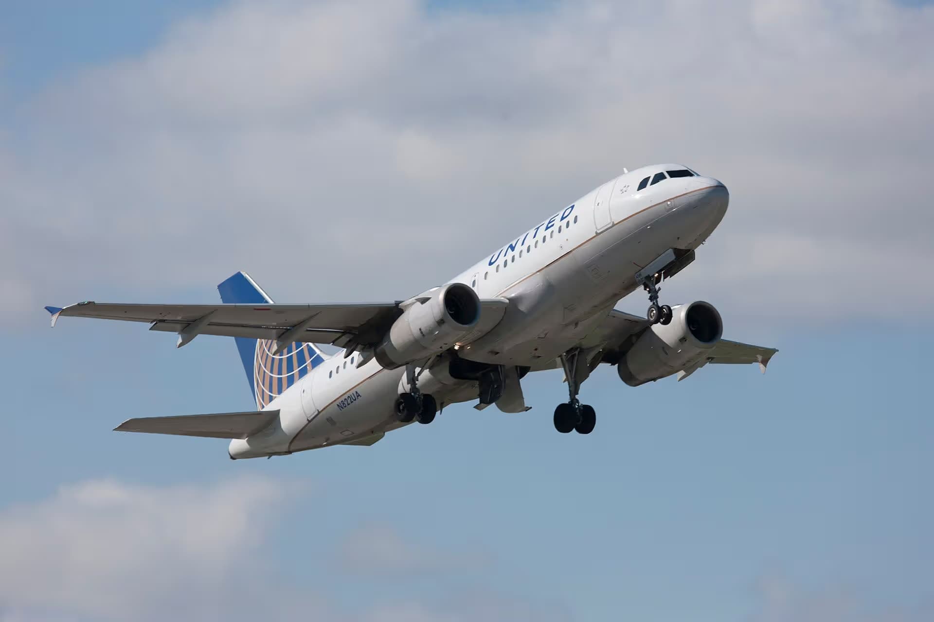 N822UA — Airbus