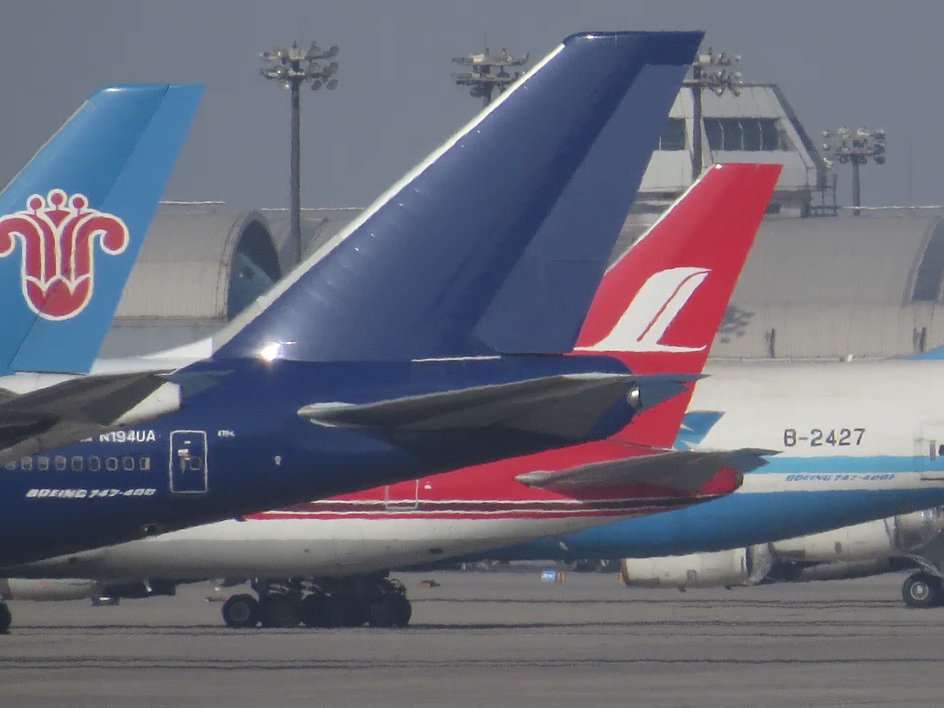 N194UA — Boeing