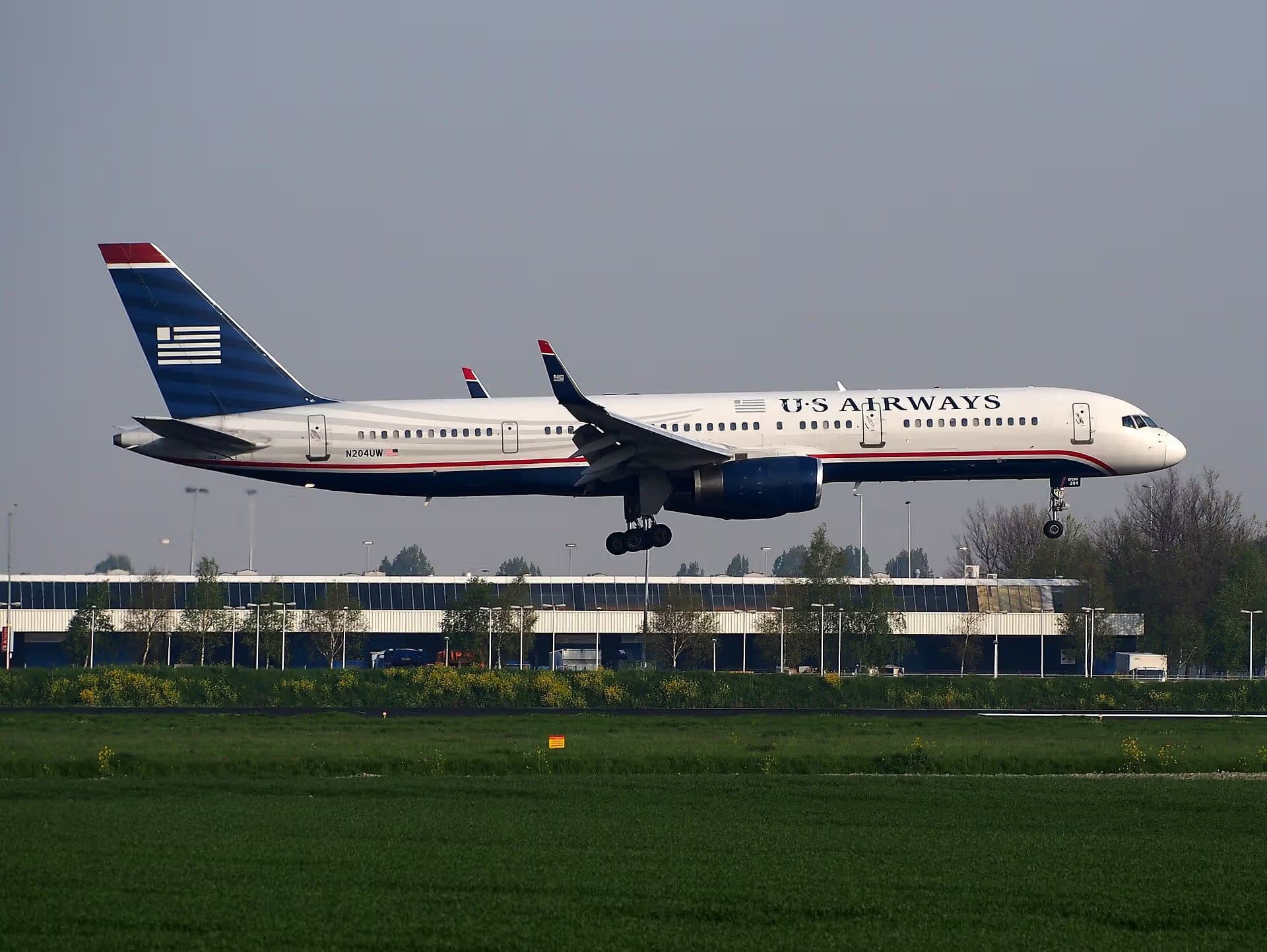 N204UW — Twin-engine aircraft