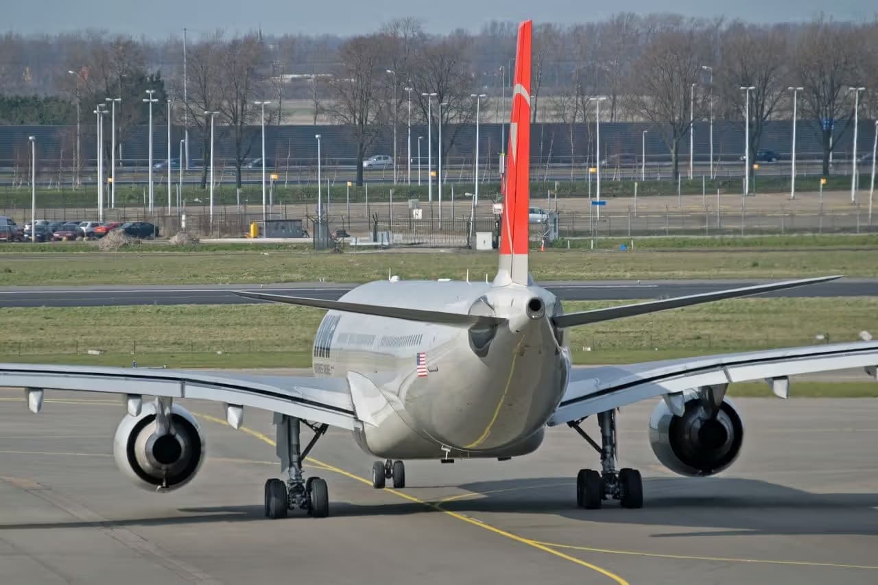 N801NW — Twin-engine aircraft
