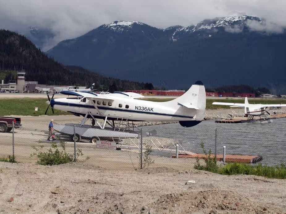 N336AK — De Havilland