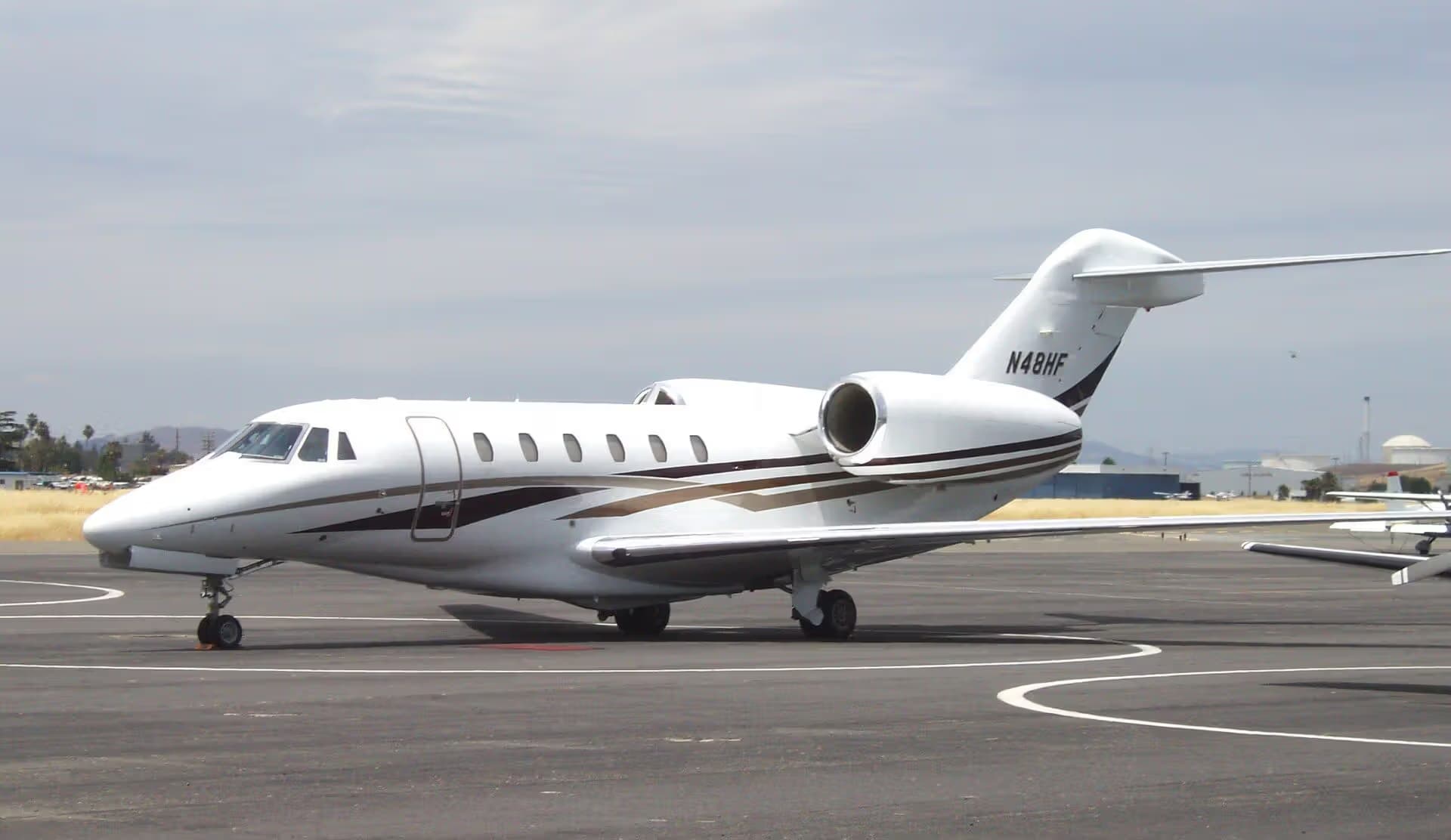 N48HF — Business jet