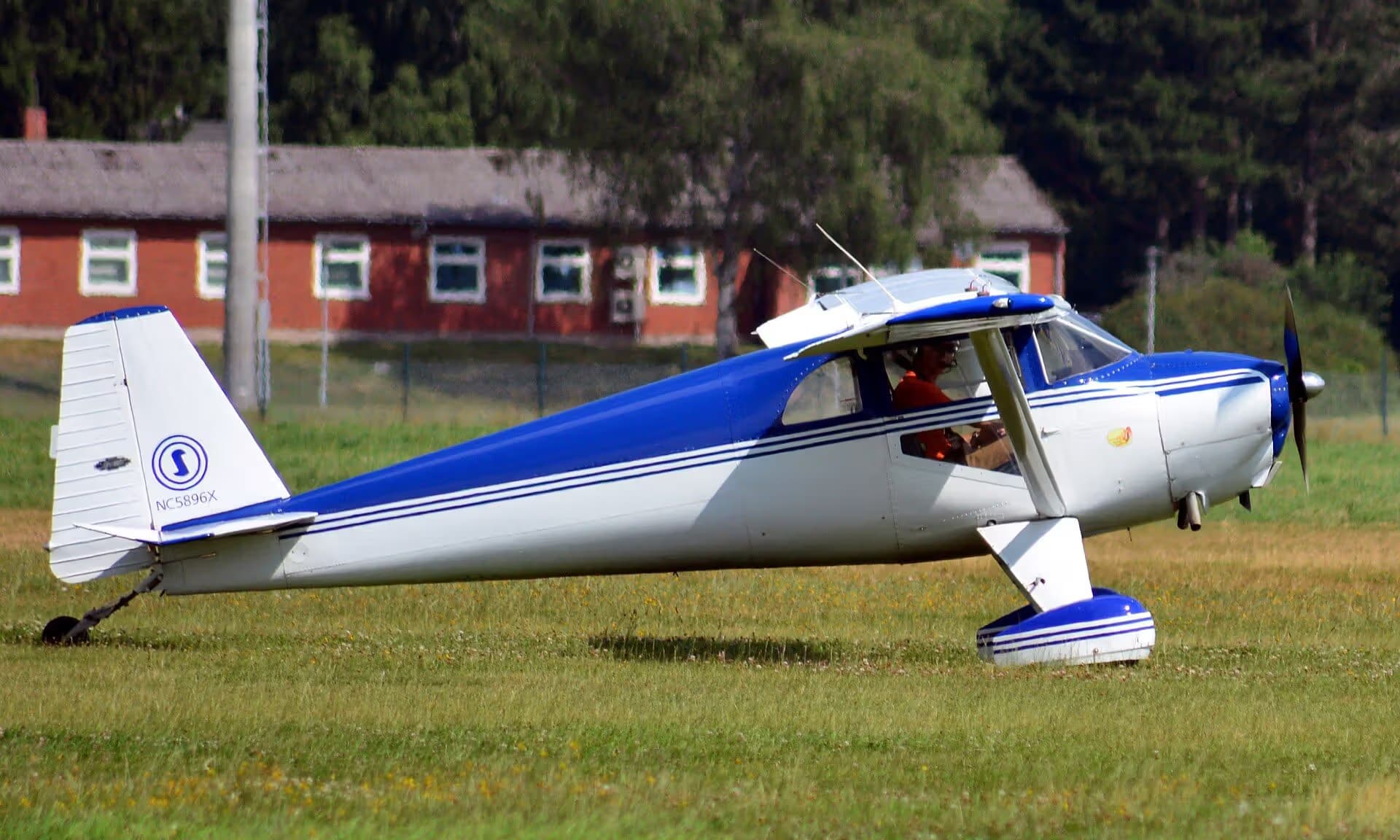 Unidentified — Single-engine aircraft