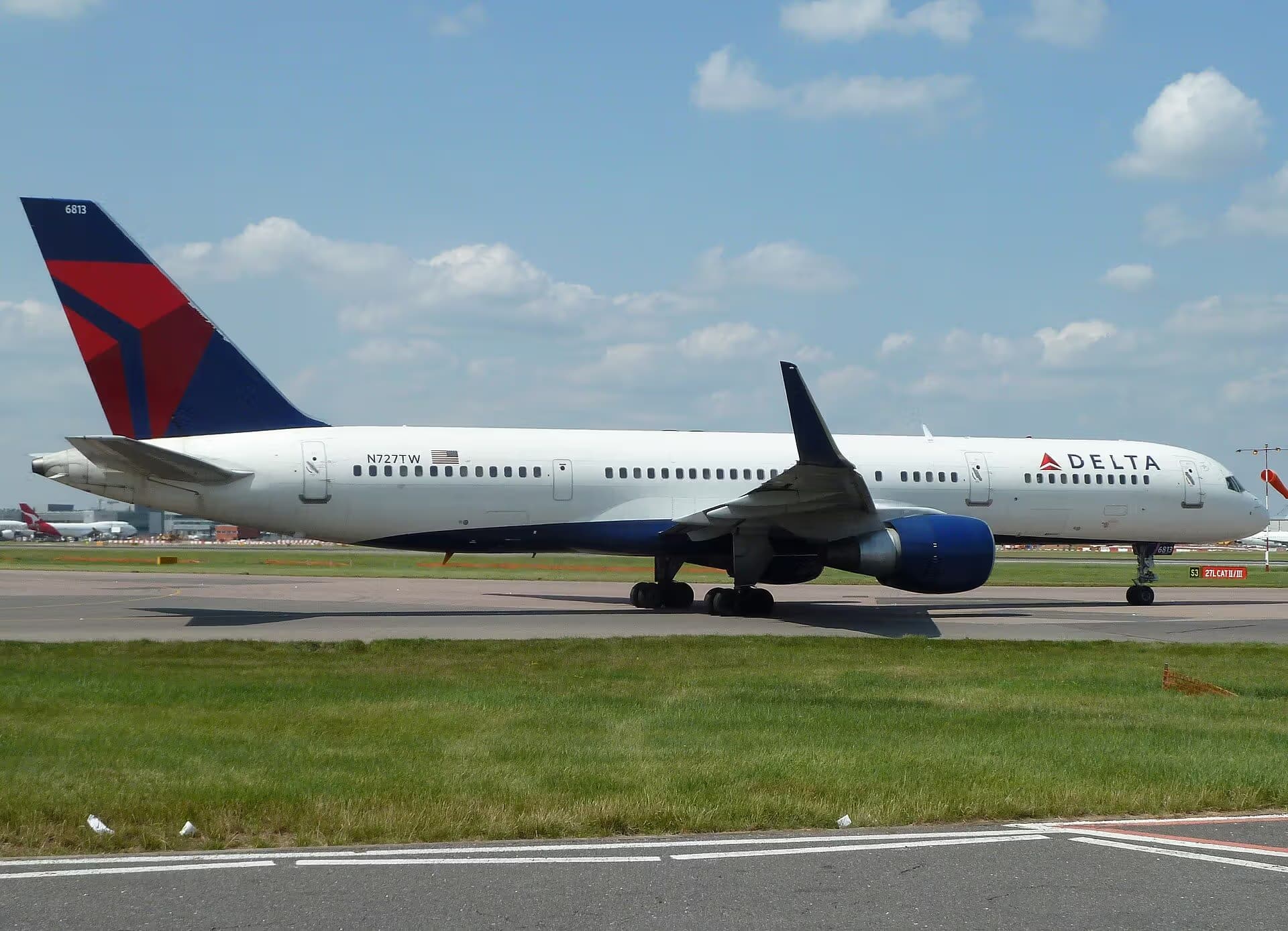 N727TW — Twin-engine aircraft