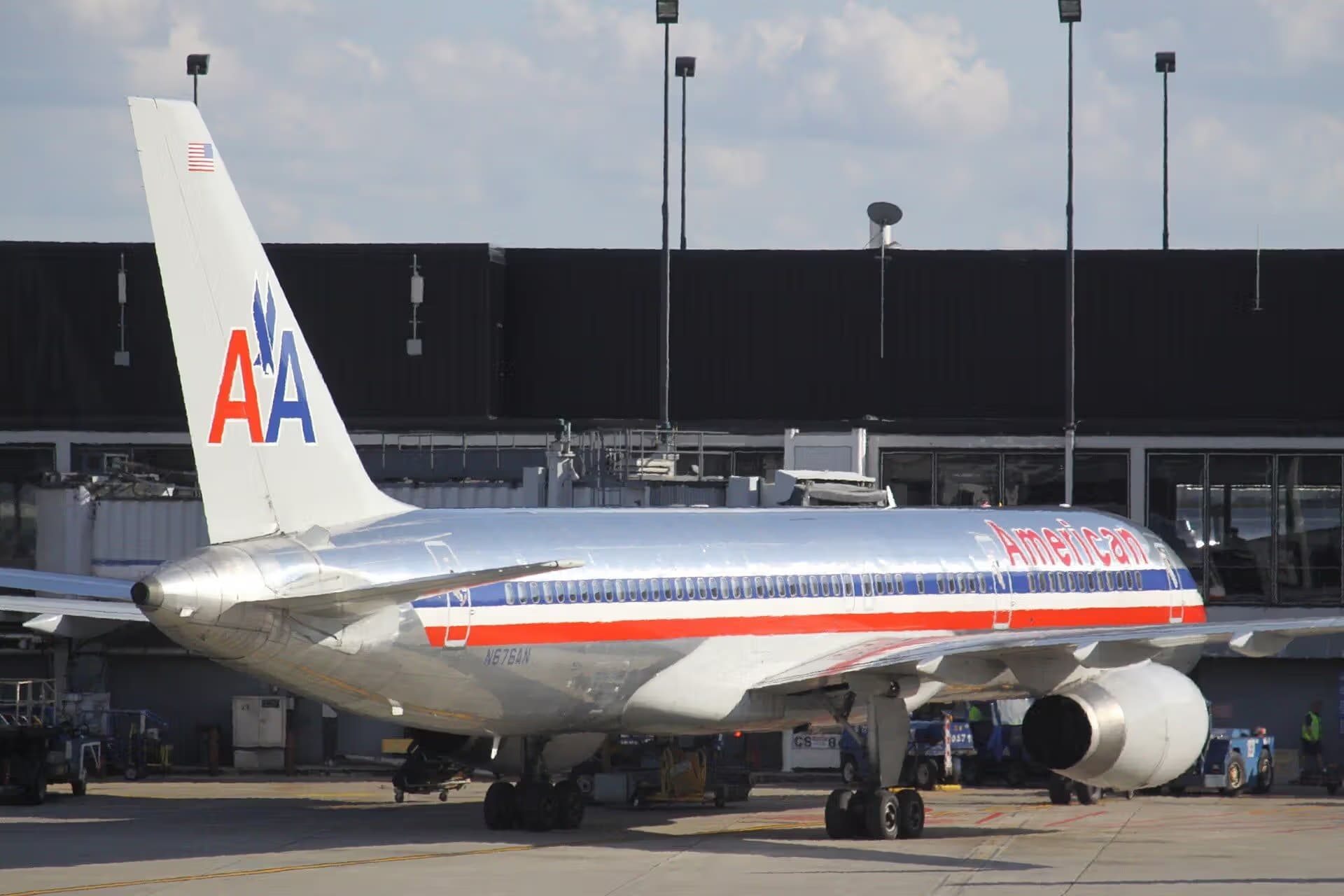 N676AN — Aircraft