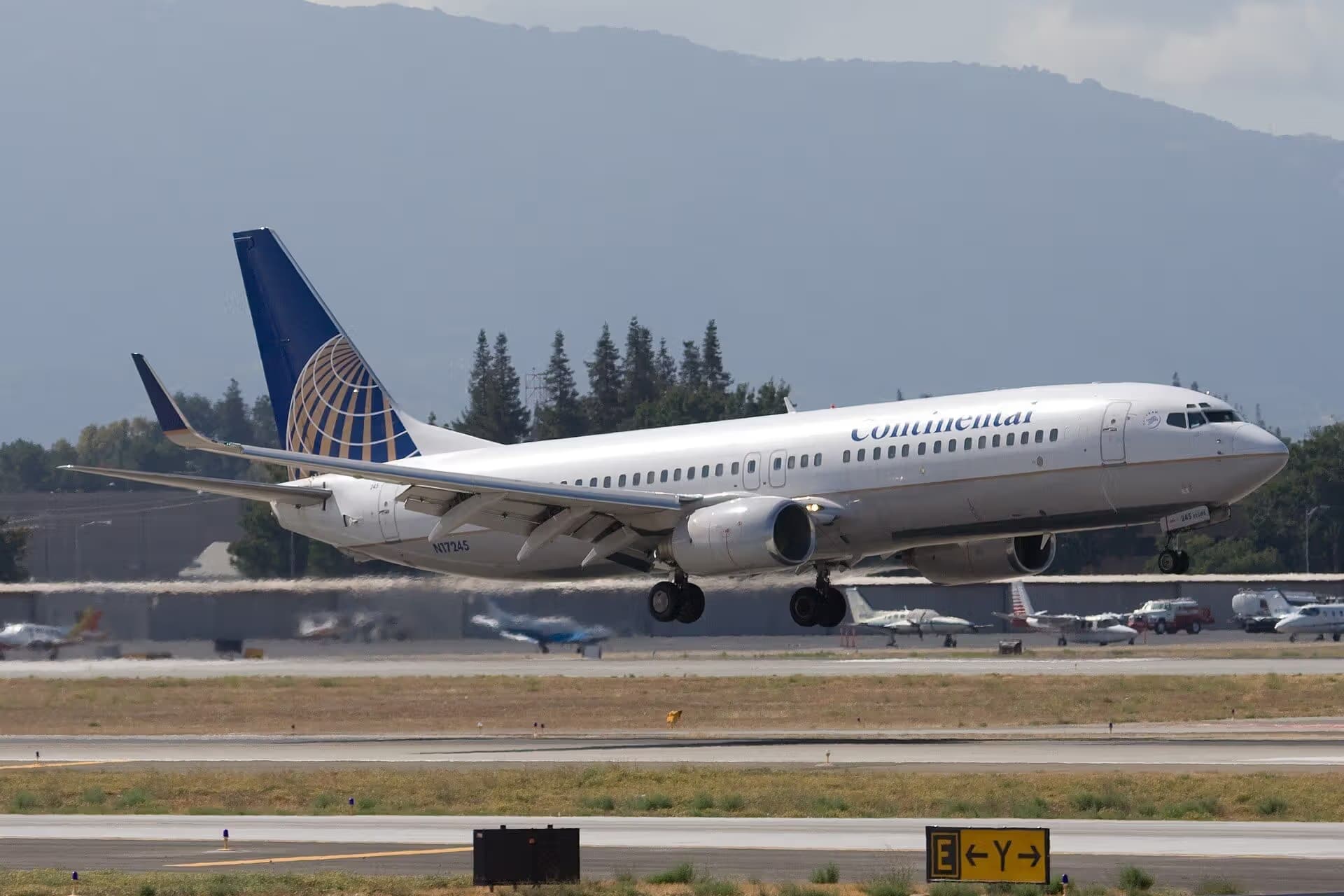 N17245 — Boeing