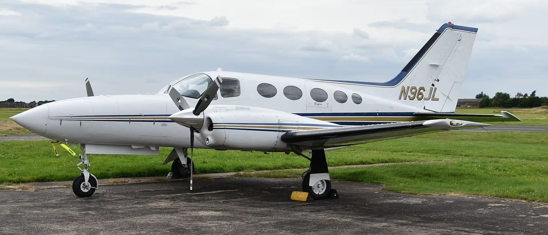 N96JL — Twin-engine aircraft