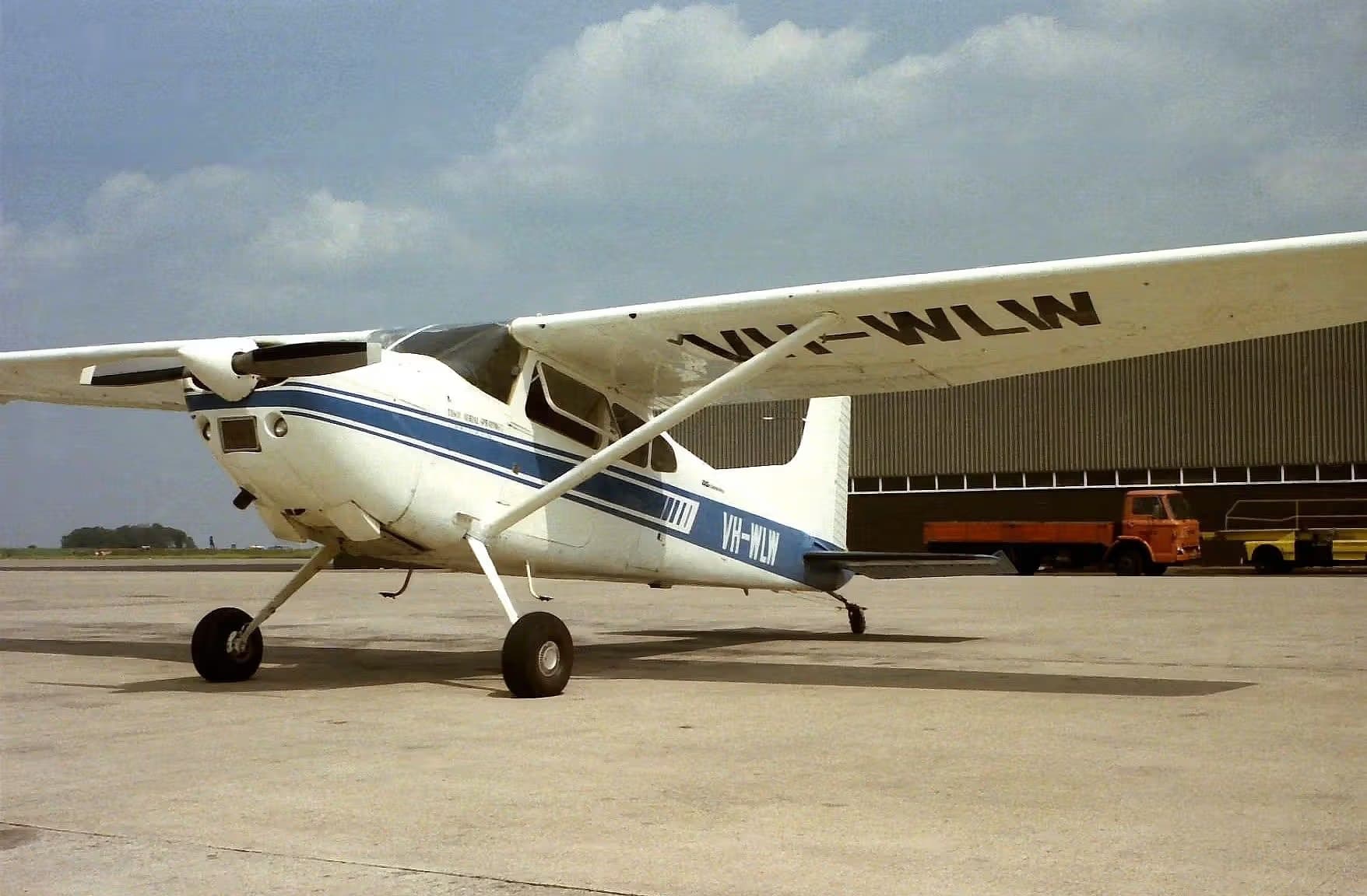 VH-WLW — Cessna