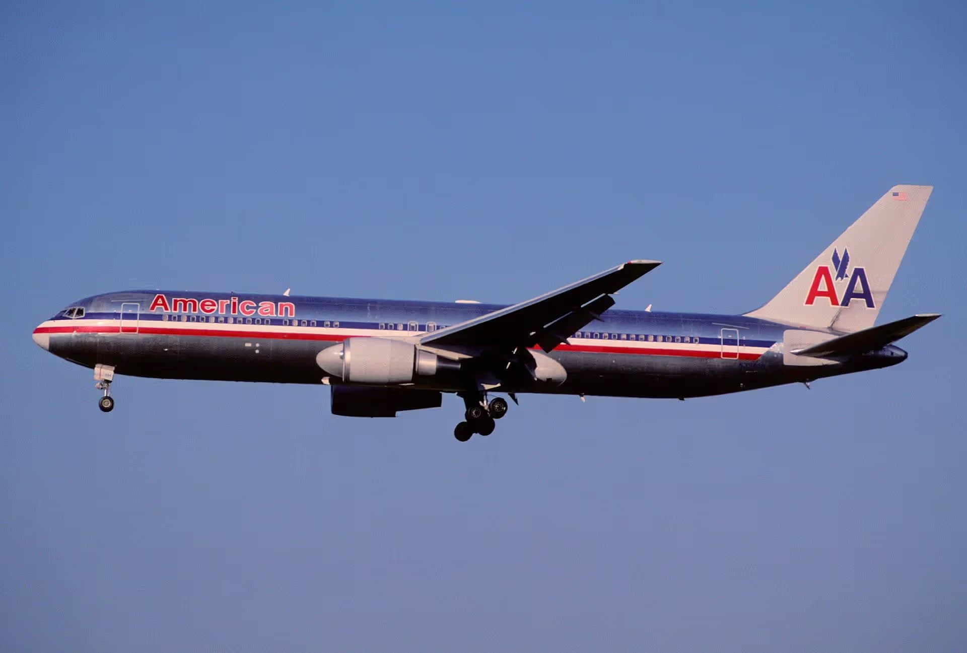N394AN — Boeing
