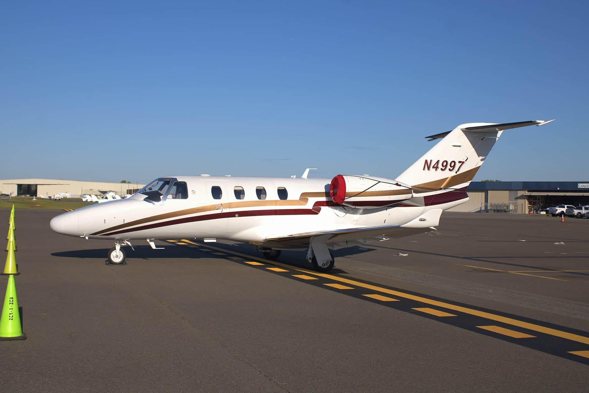 N4997 — Business jet