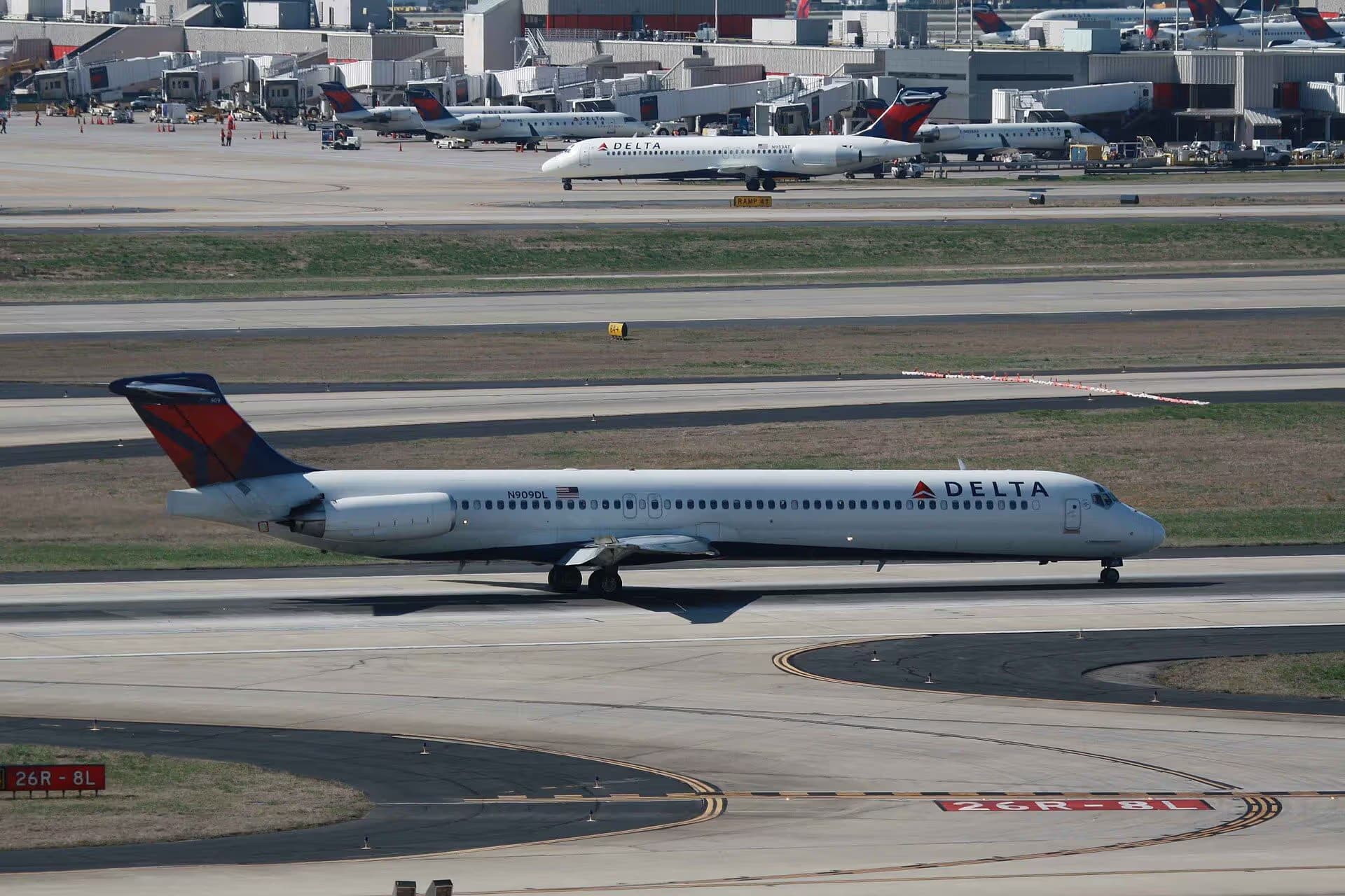 N909DL — Aircraft