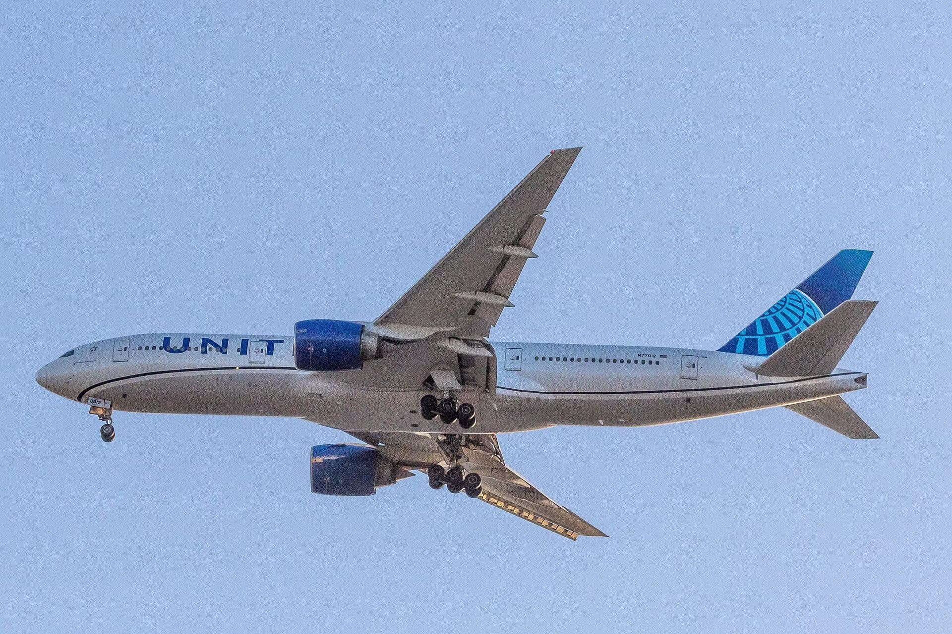 N77012 — Twin-engine aircraft