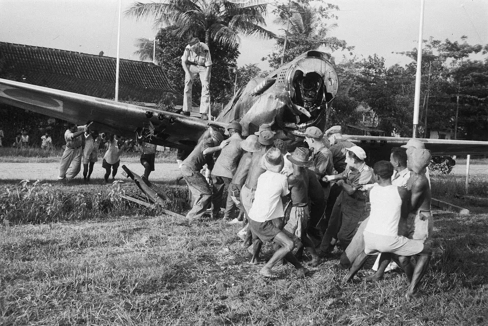 Unidentified — Single-engine aircraft