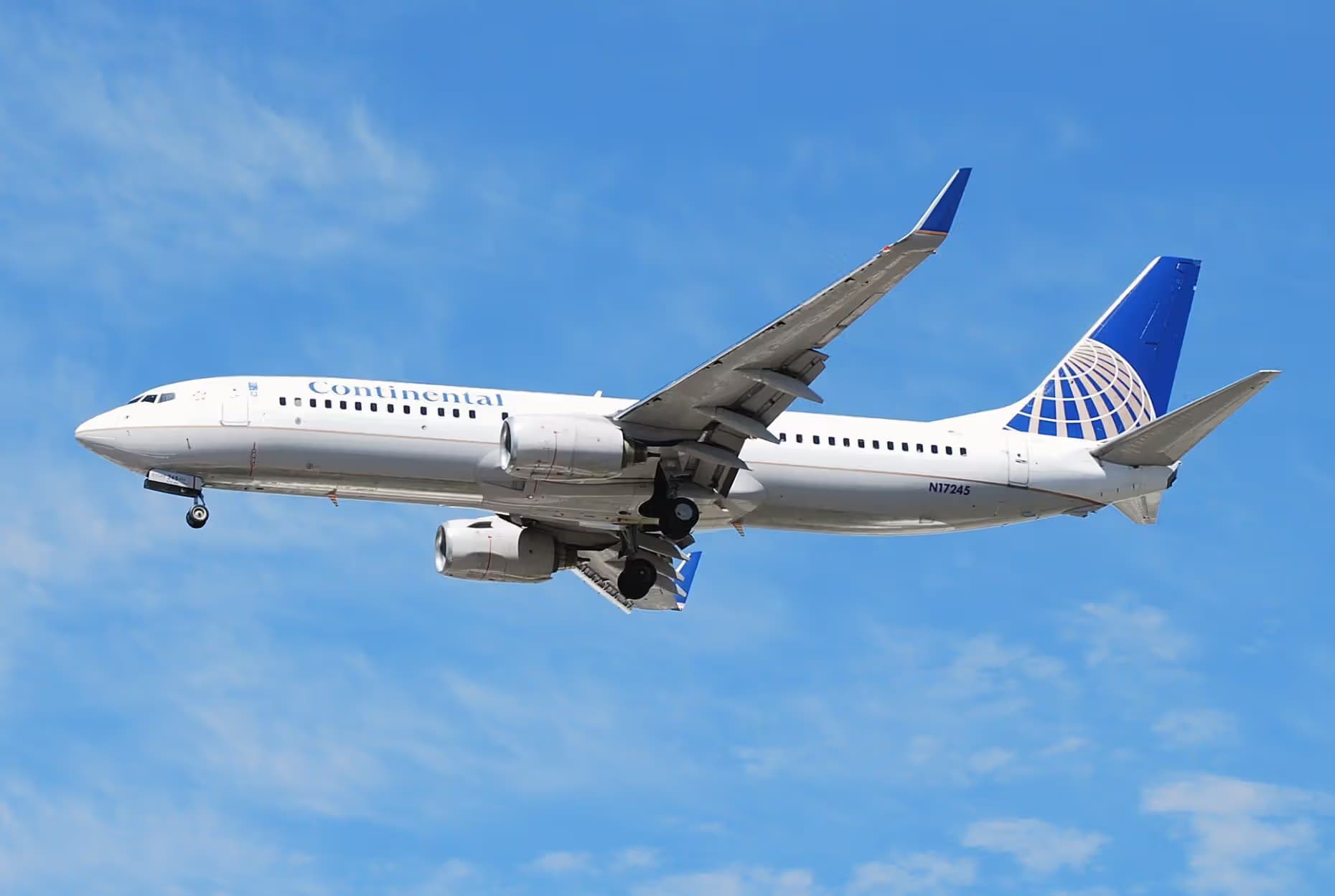 N17245 — Twin-engine aircraft