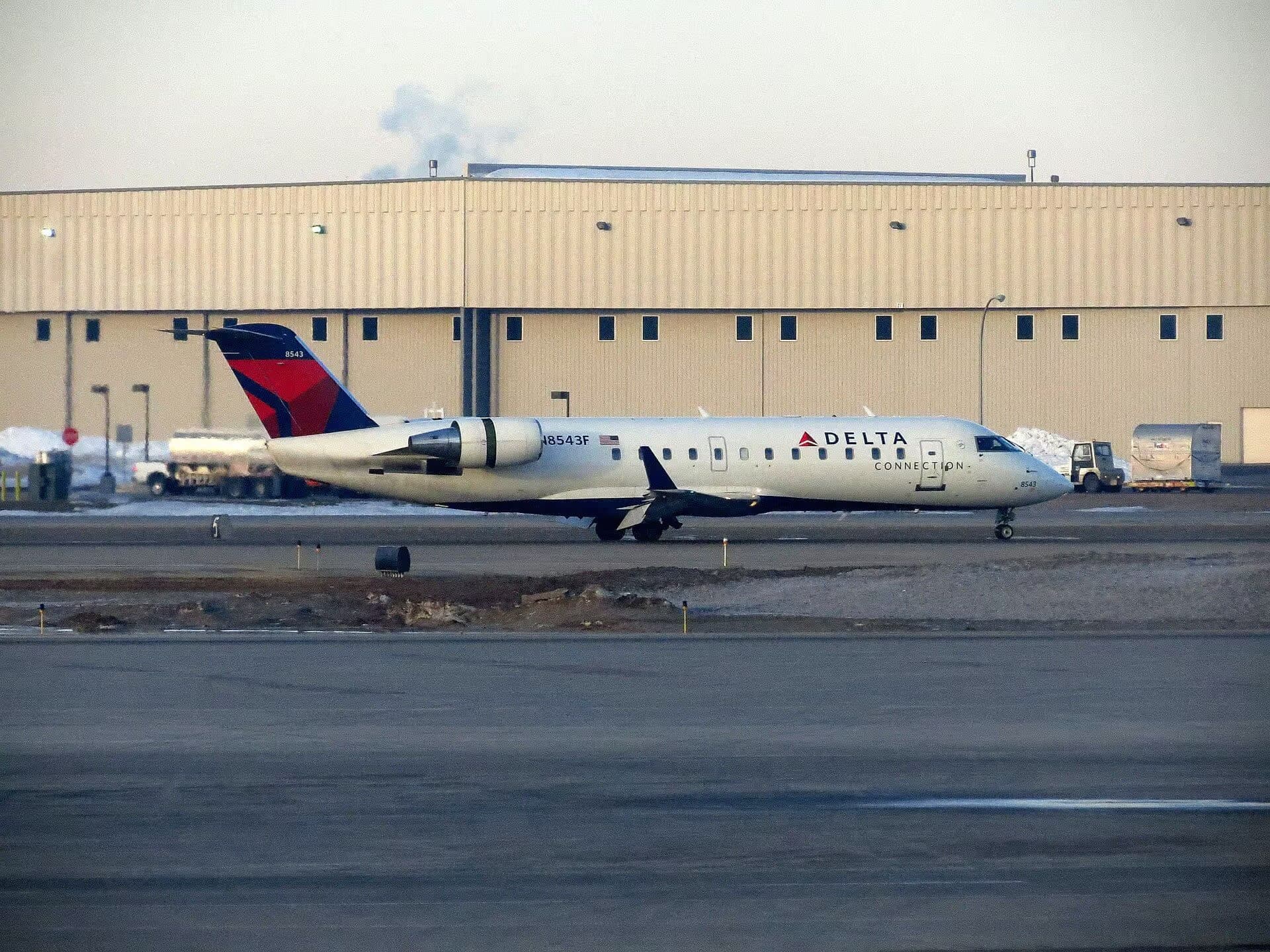 N8543F — Twin-engine aircraft