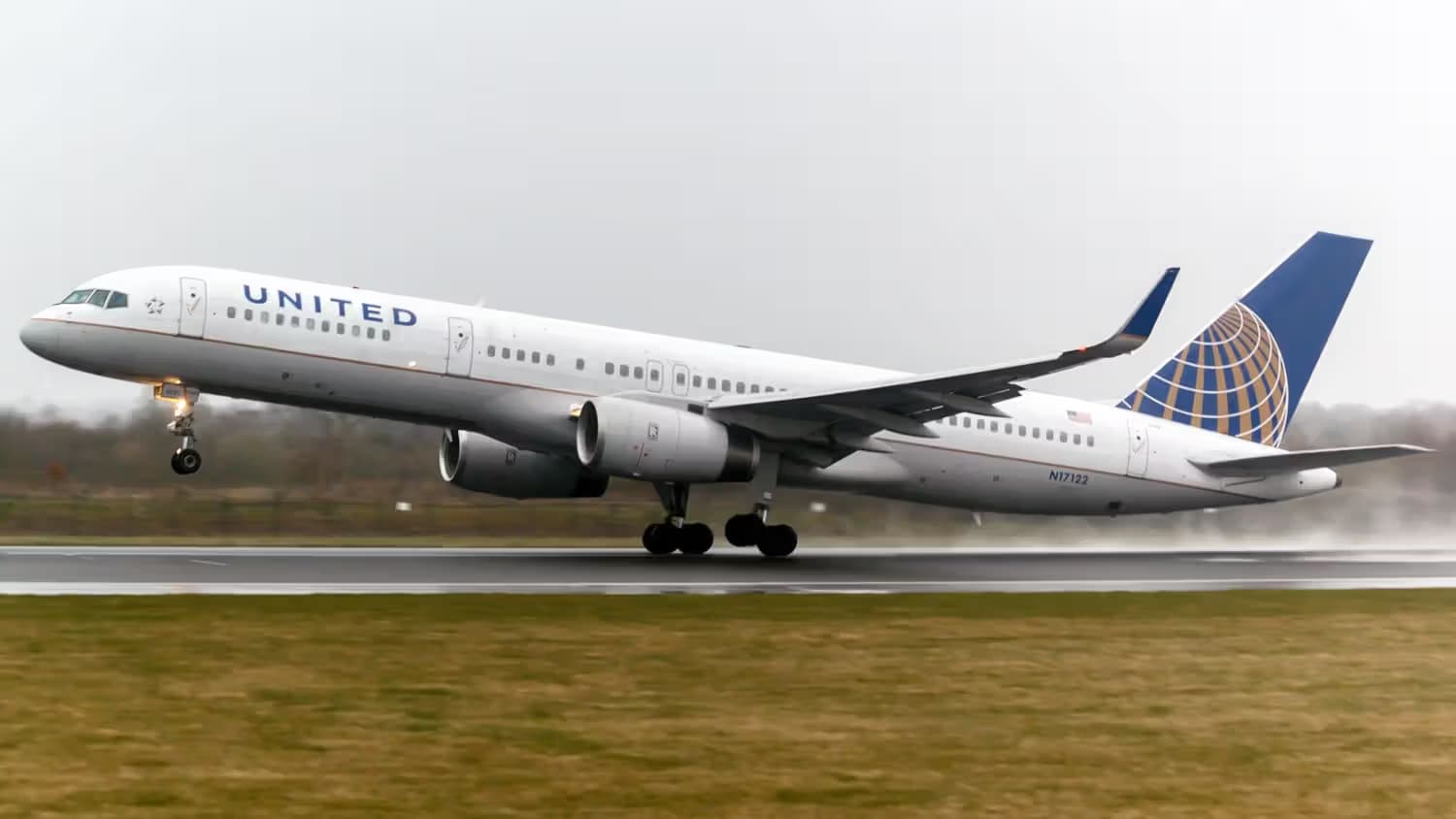 N17122 — Twin-engine aircraft