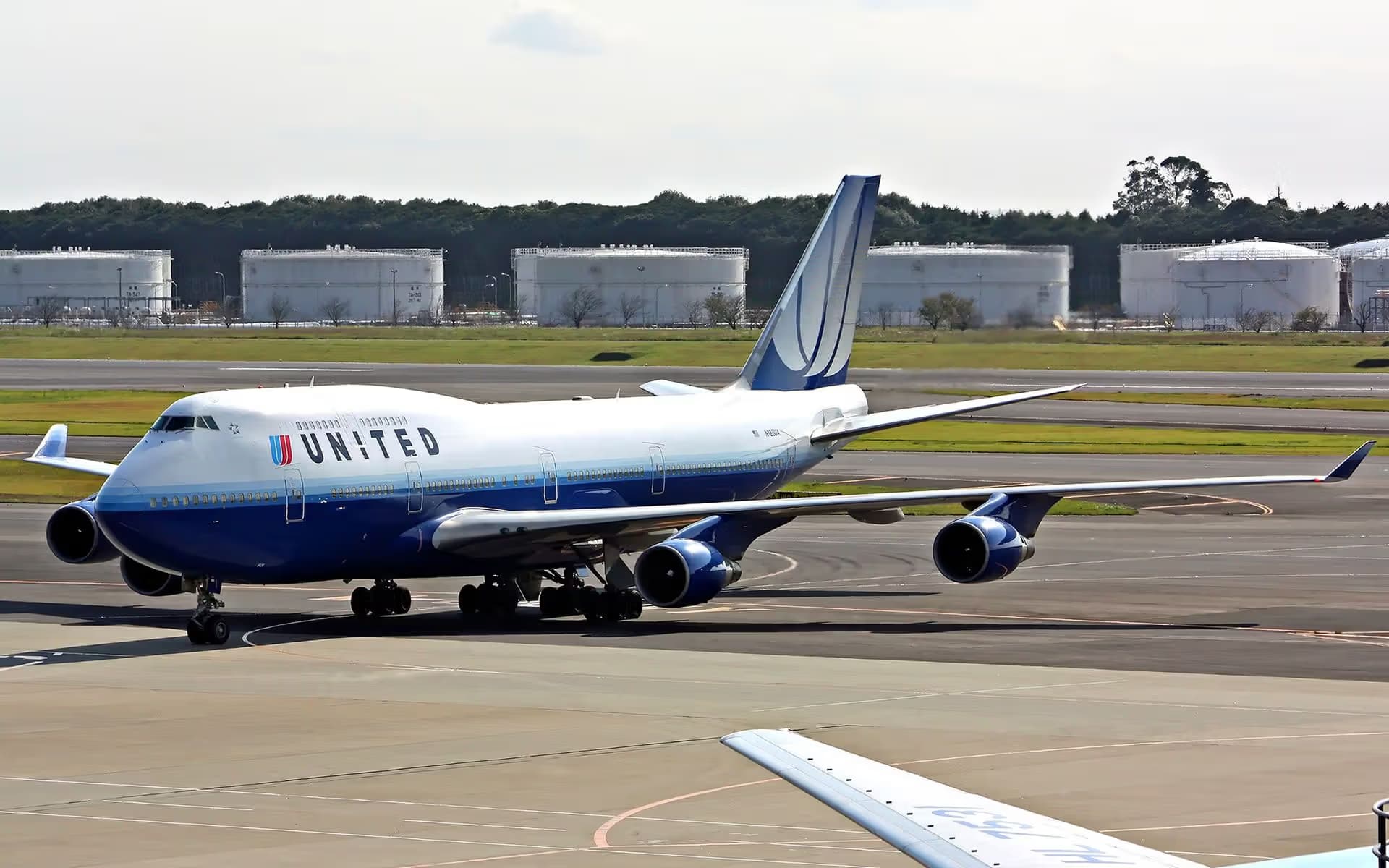 N128UA — Boeing