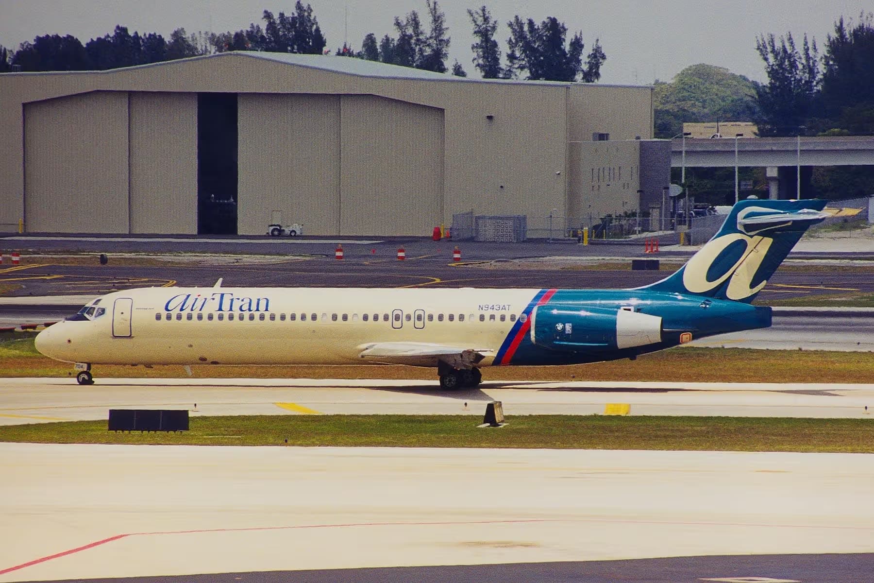 N943AT — Boeing