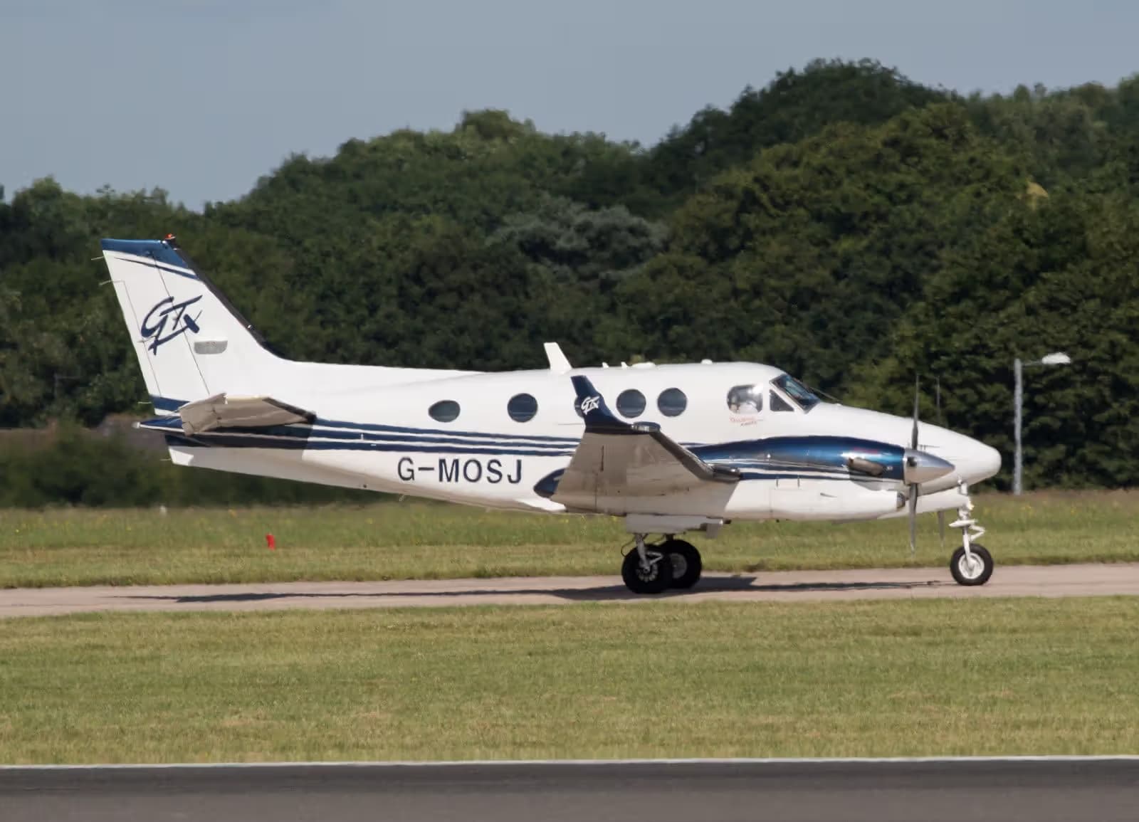 G-MOSJ — Twin-engine aircraft