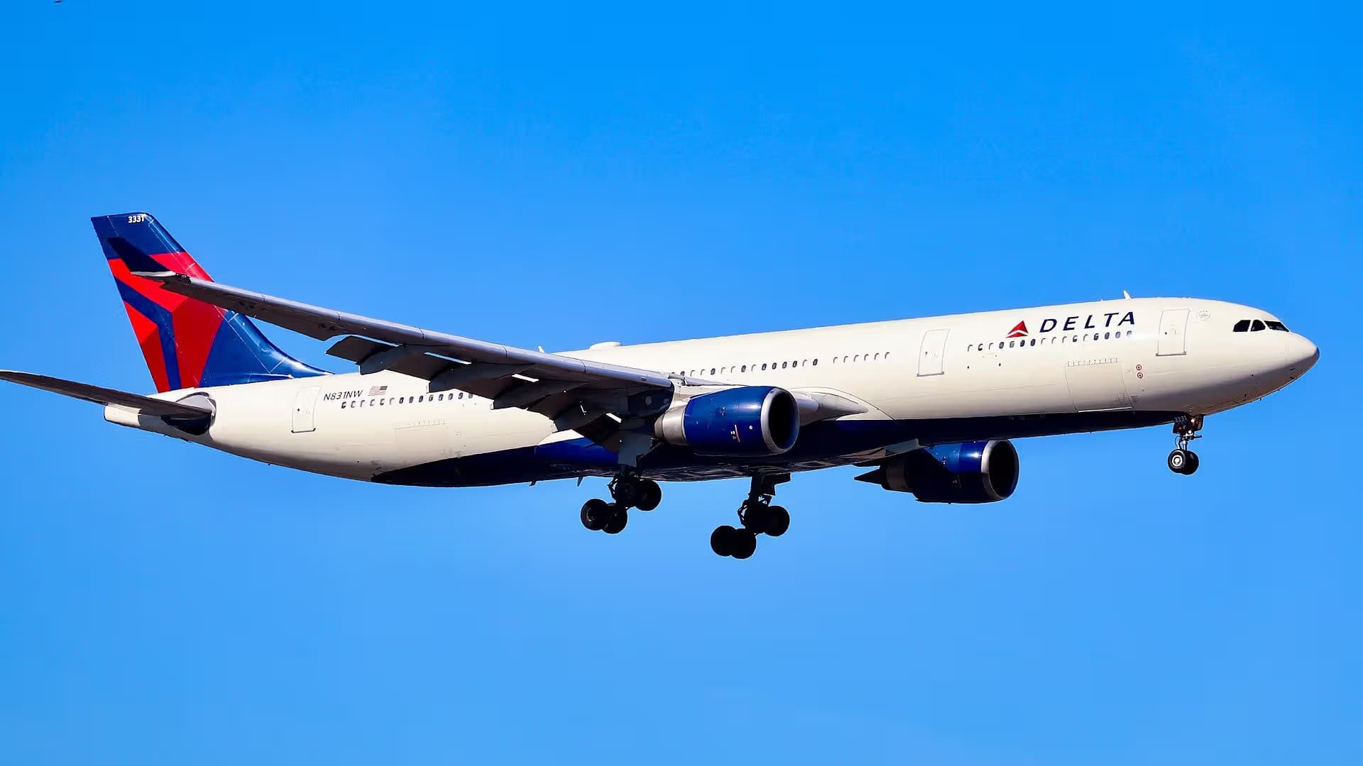 N831NW — Twin-engine aircraft