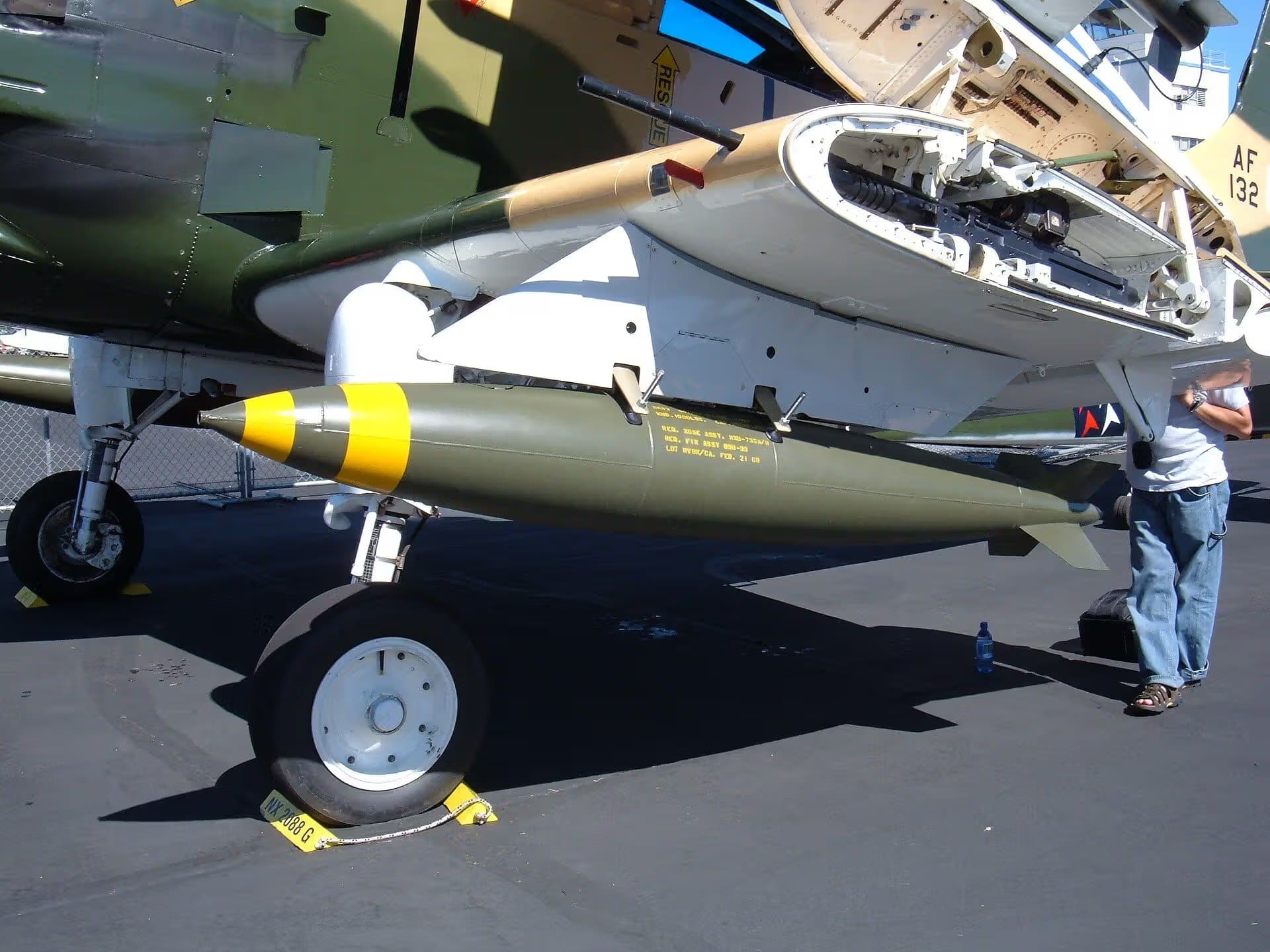 N39147 — Helicopter