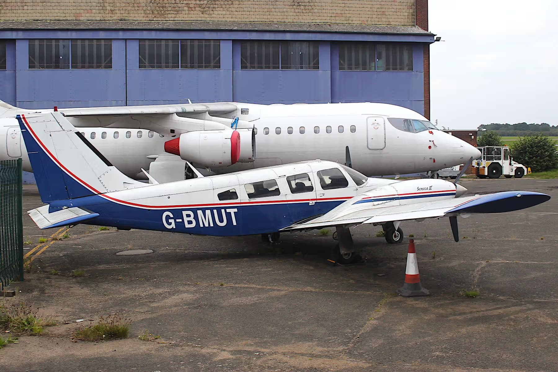 G-BMUT — Twin-engine aircraft