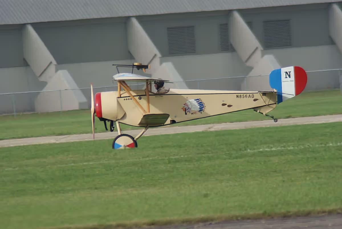 Unidentified — Single-engine aircraft