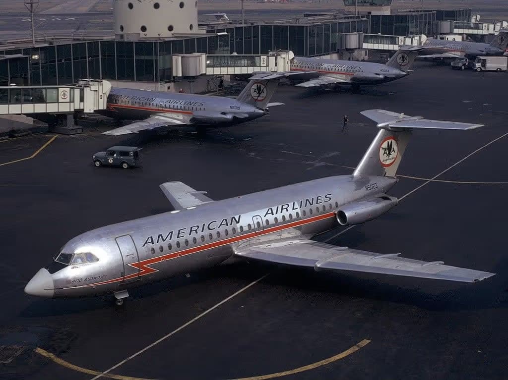 N5023 — Aircraft at LaGuardia Airport