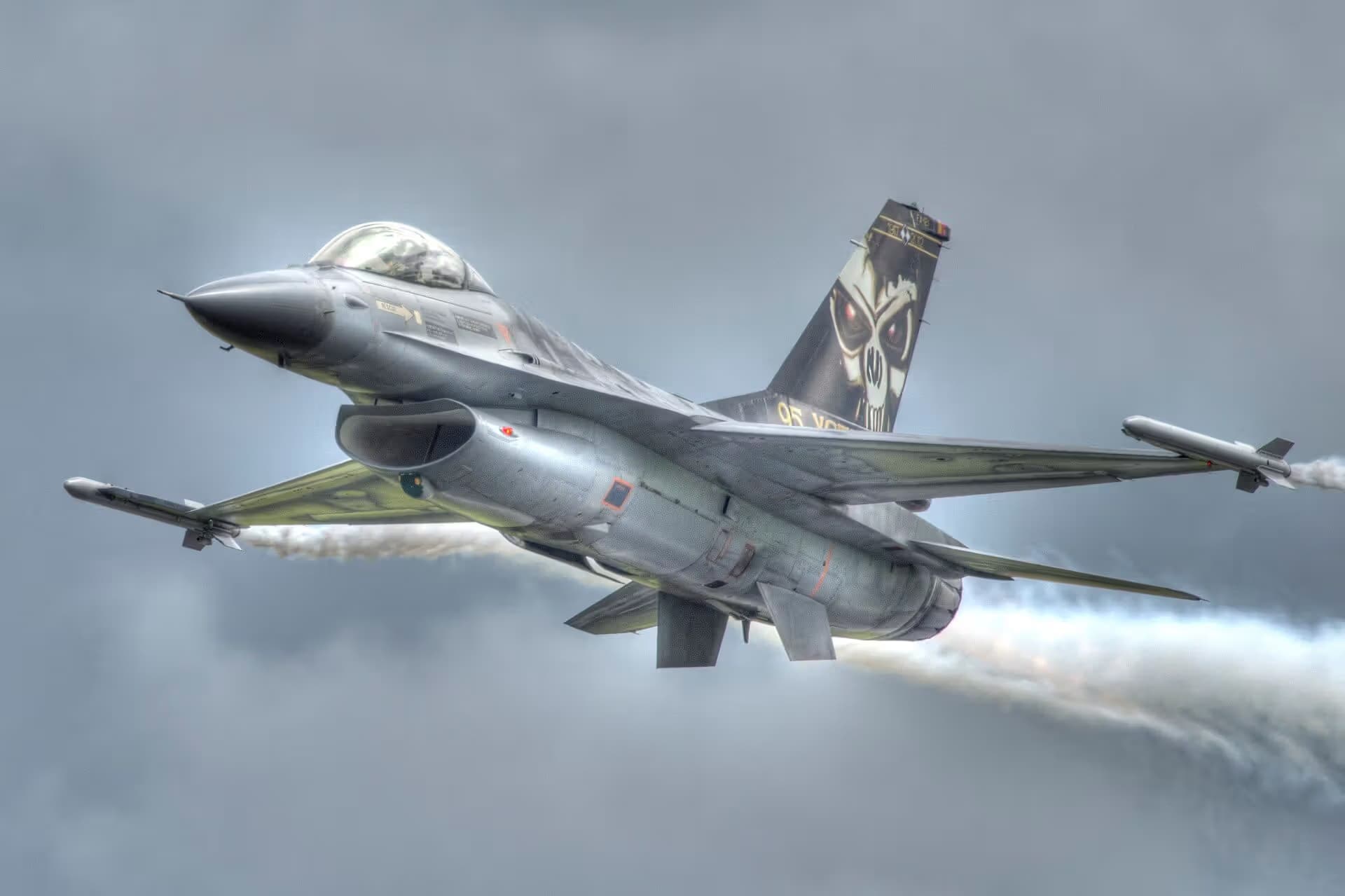 Unidentified — Single-engine aircraft