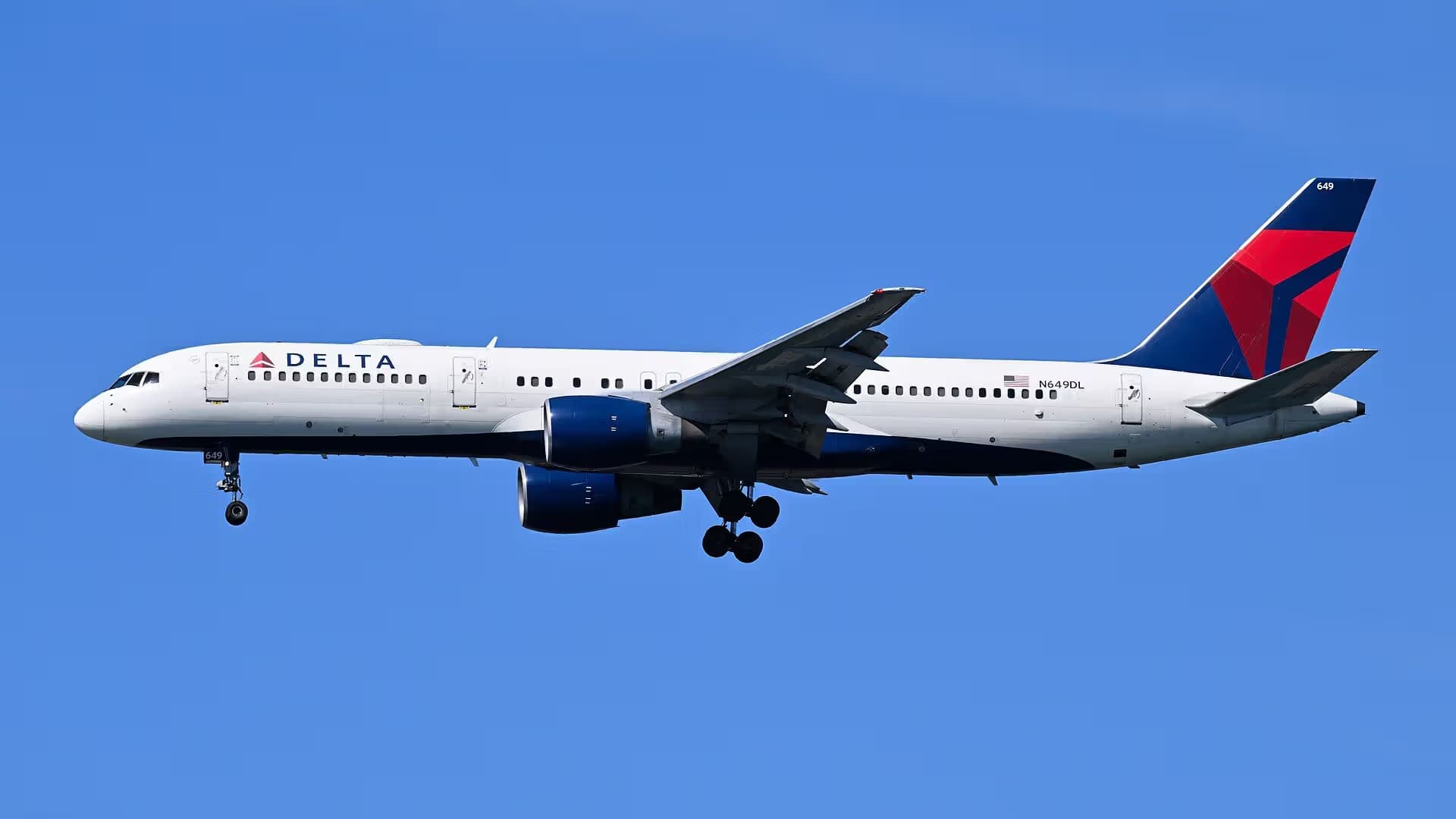N649DL — Twin-engine aircraft