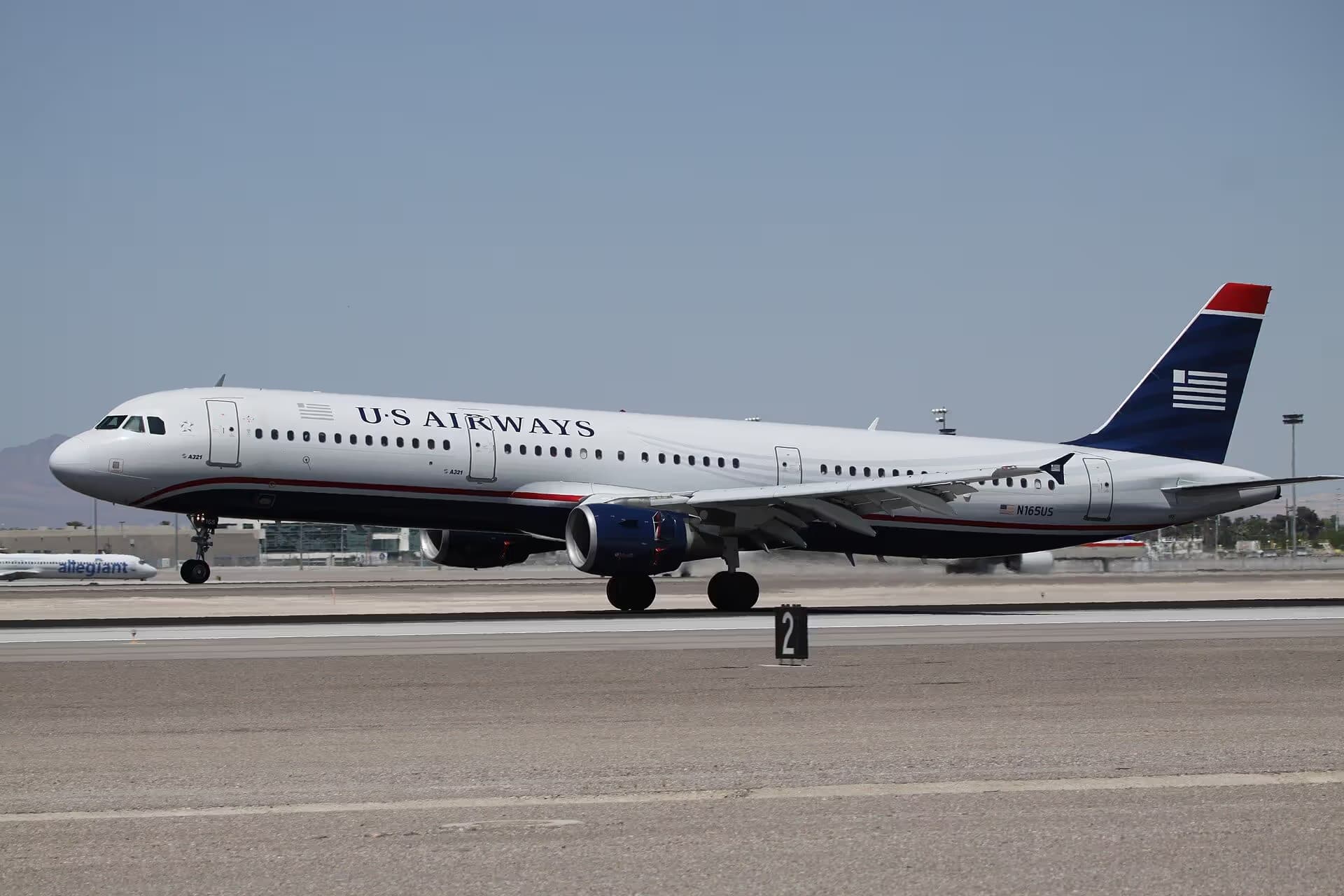 N165US — Twin-engine aircraft