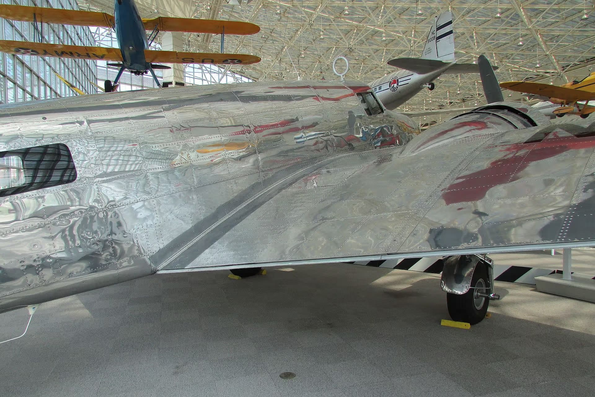 Unidentified — Twin-engine aircraft