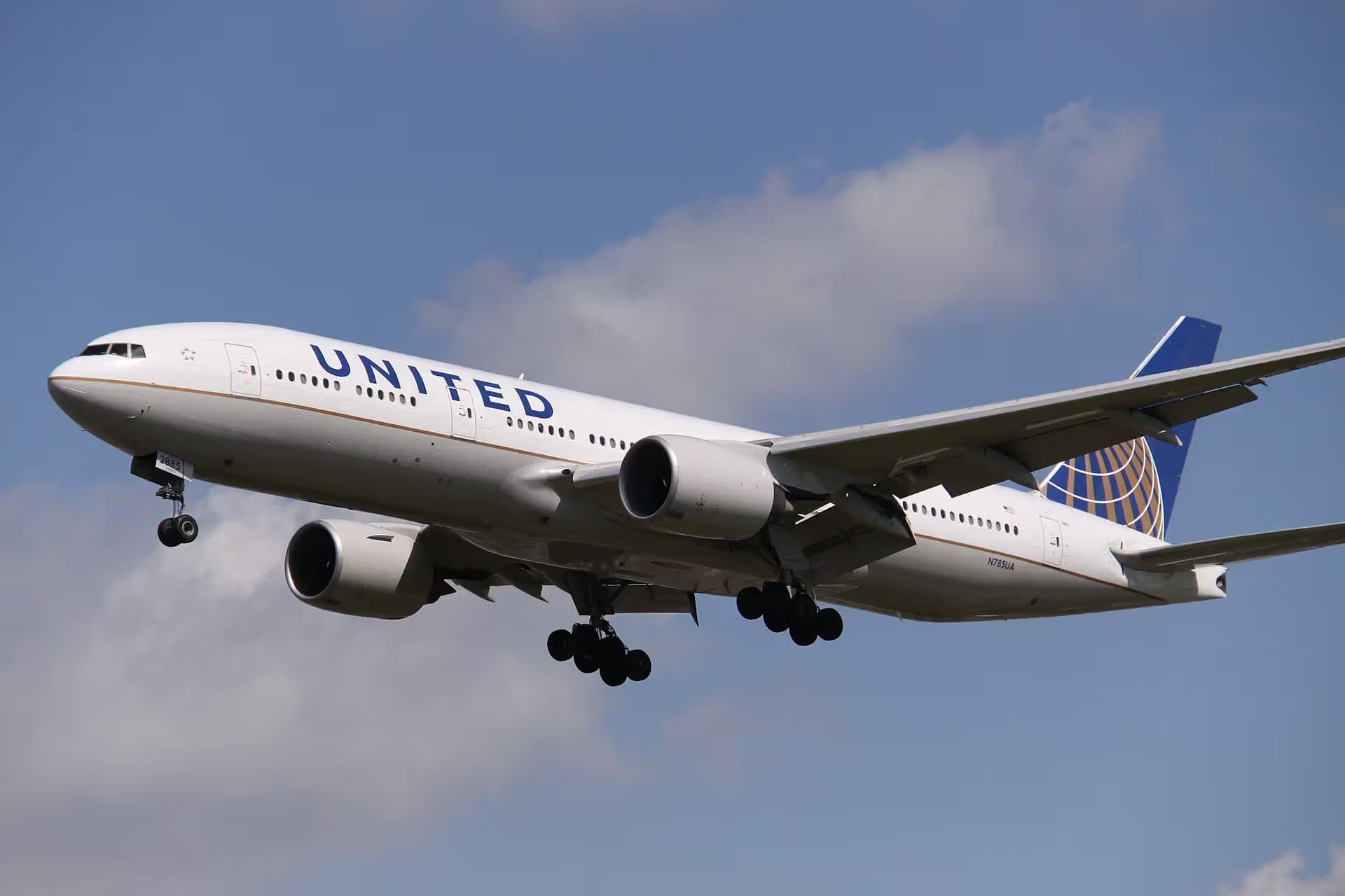 N785UA — Boeing