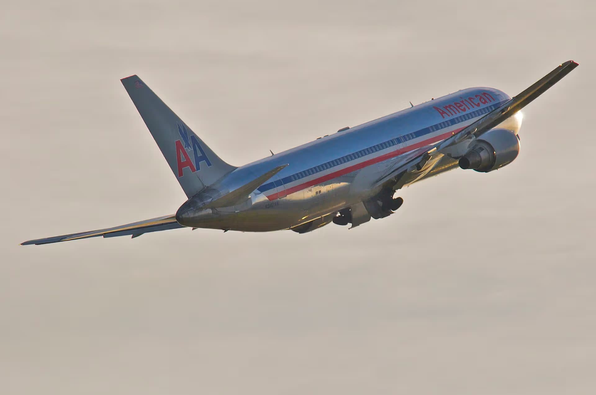 N342AN — Twin-engine aircraft