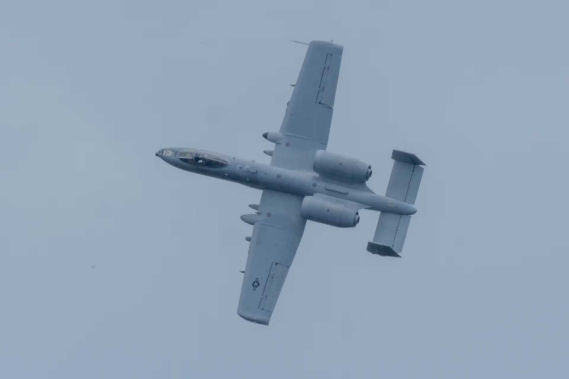Unidentified — Twin-engine aircraft