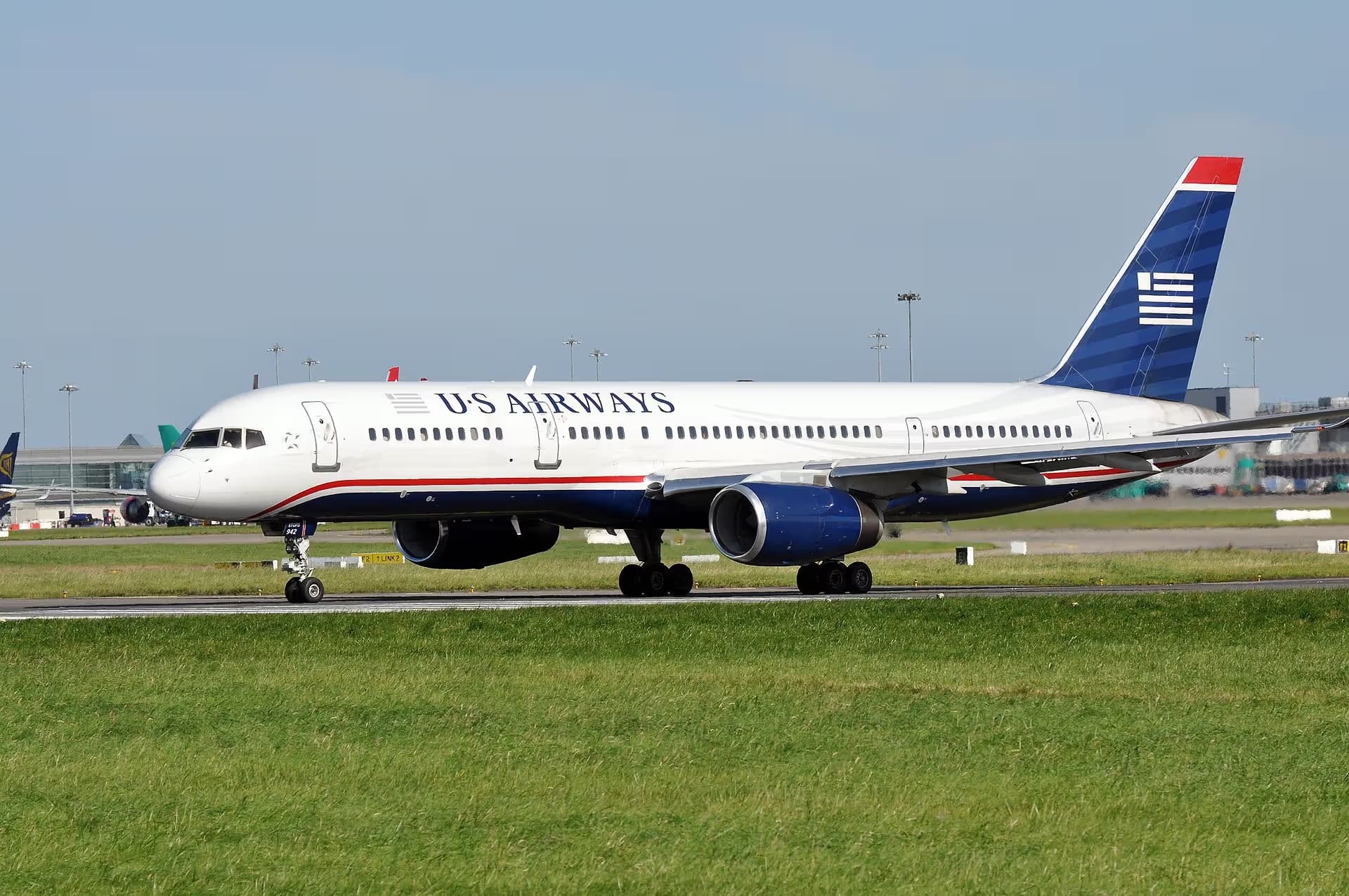N942UW — Twin-engine aircraft
