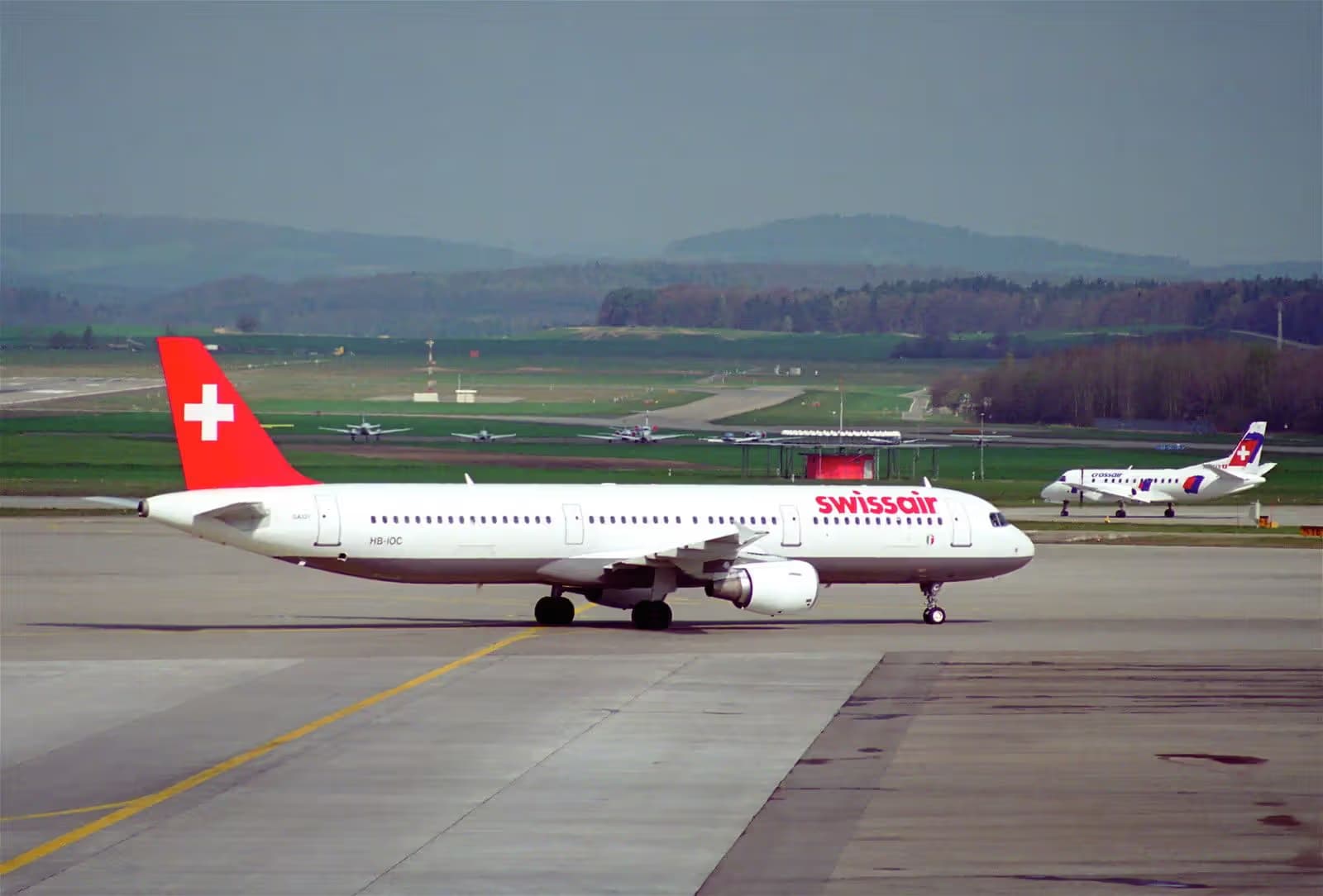 HB-IOC — Twin-engine aircraft