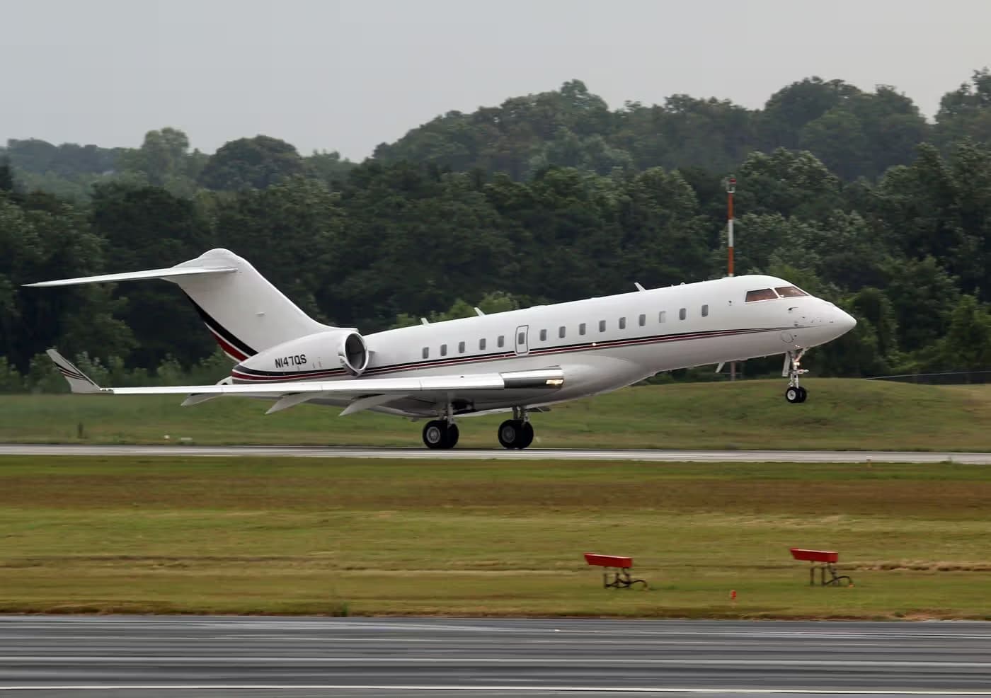 N147QS — Bombardier