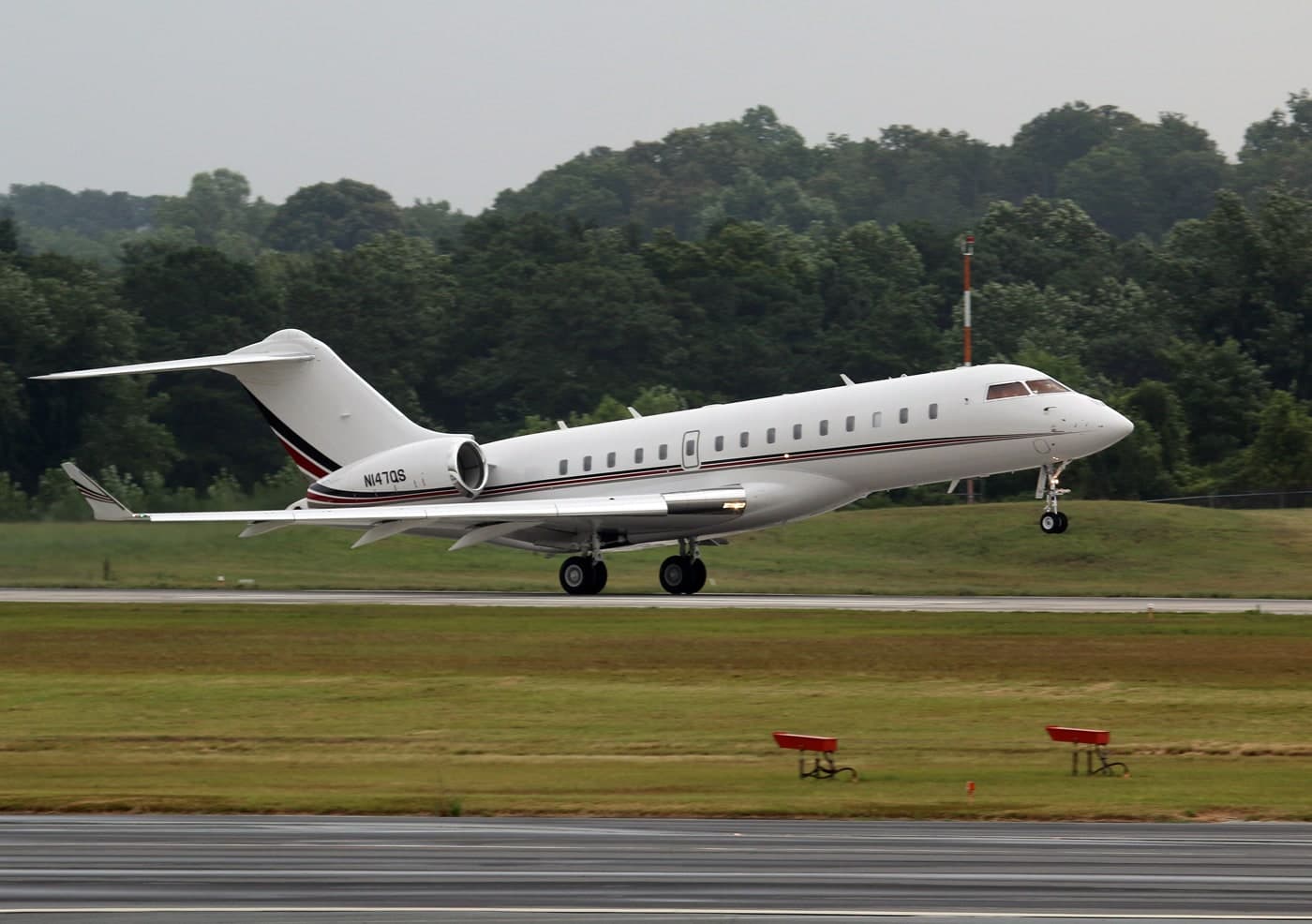 N147QS — Bombardier