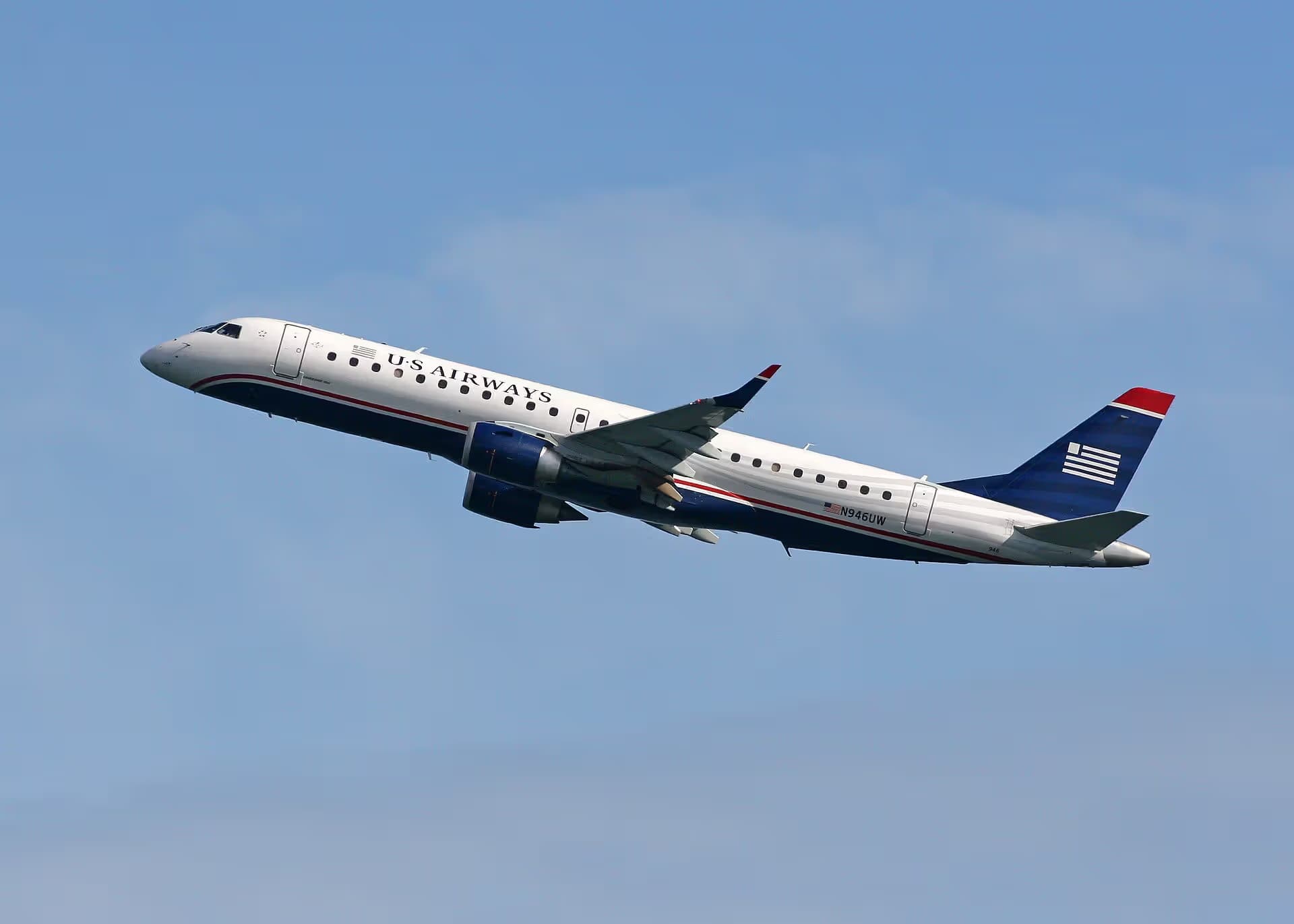 N946UW — Twin-engine aircraft